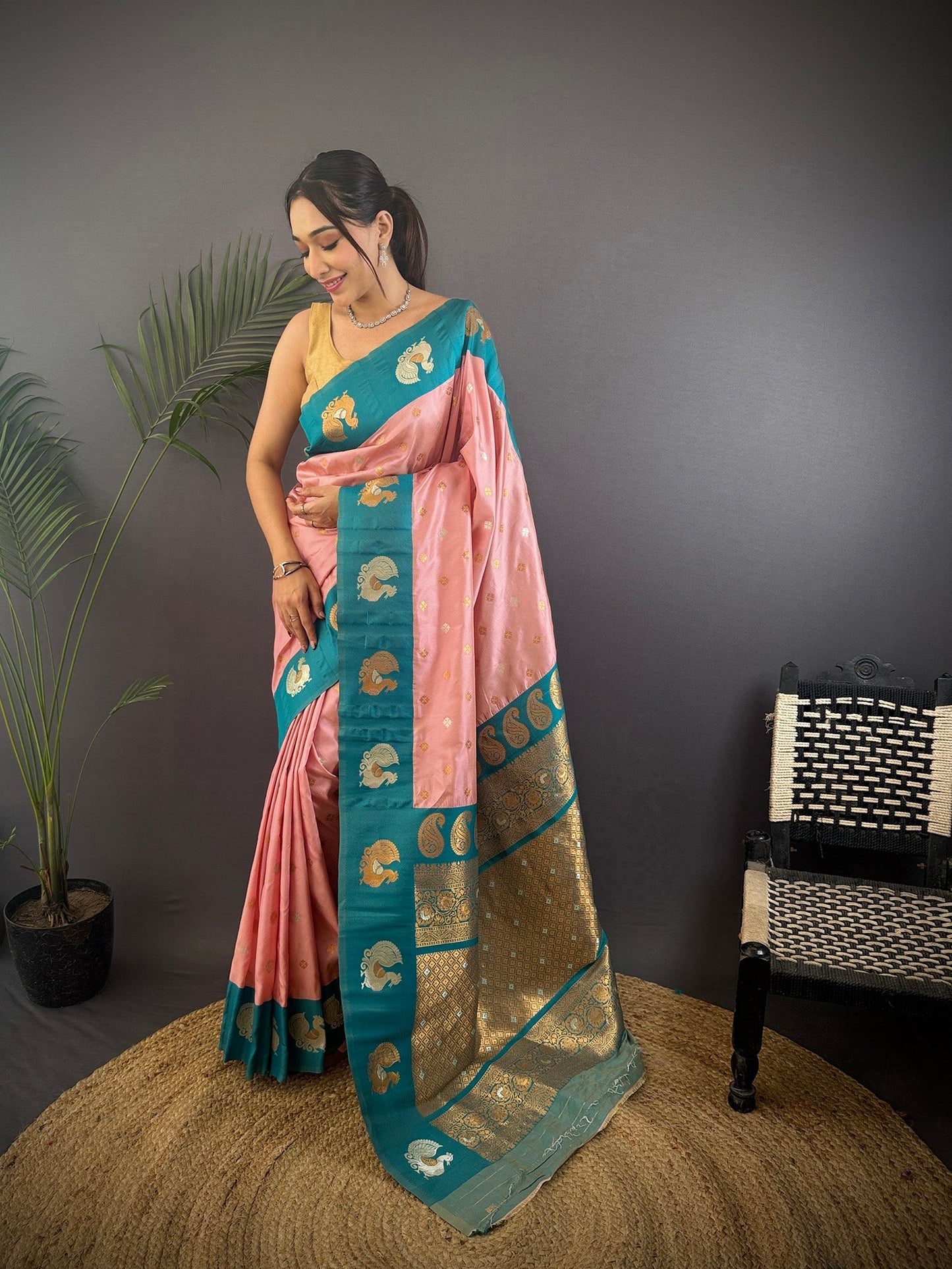 Elora Light Pink Soft Silk Butti Zari Weaving Contrast Weaving Border Banarasi Saree
