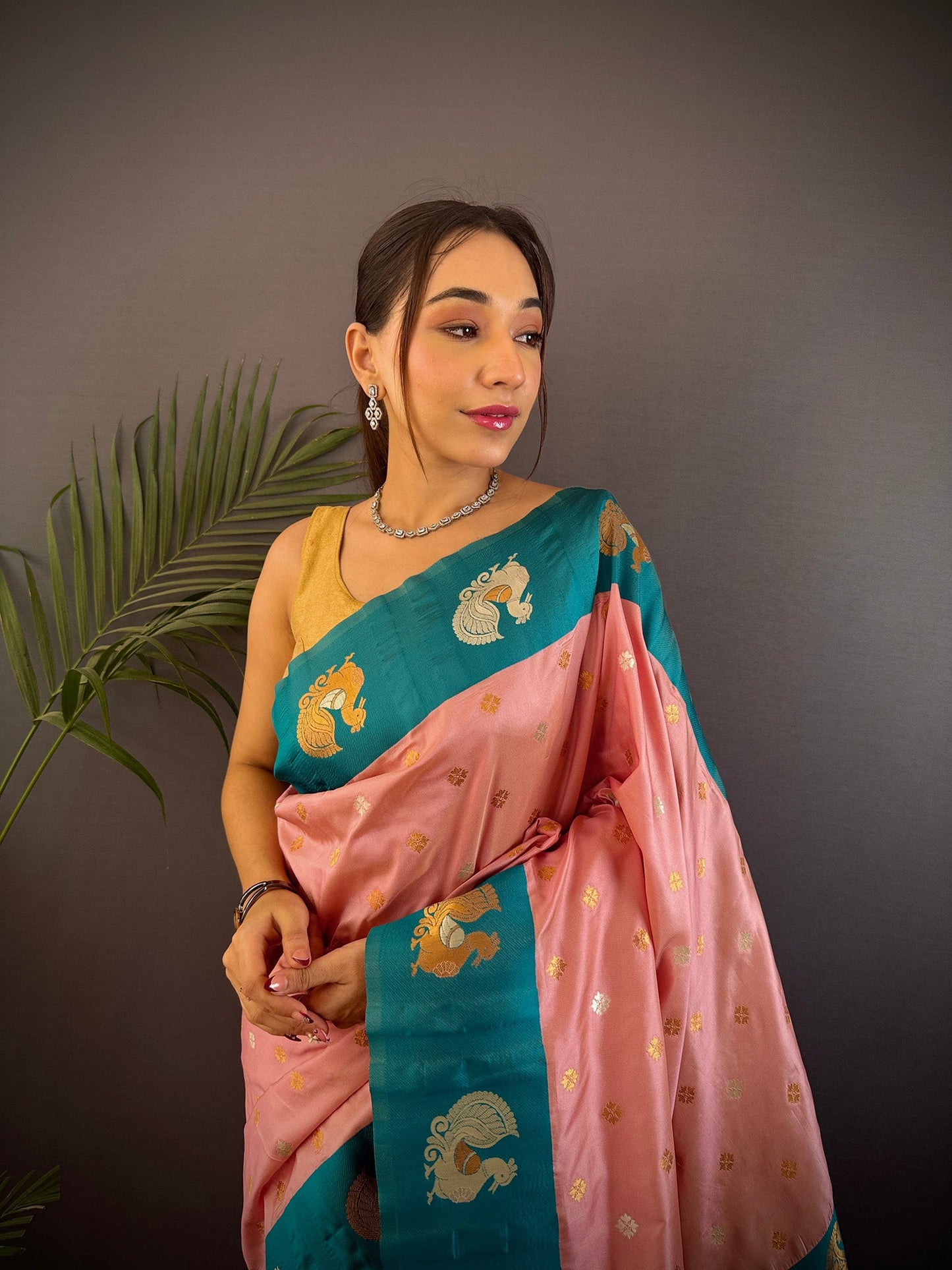 Elora Light Pink Soft Silk Butti Zari Weaving Contrast Weaving Border Banarasi Saree