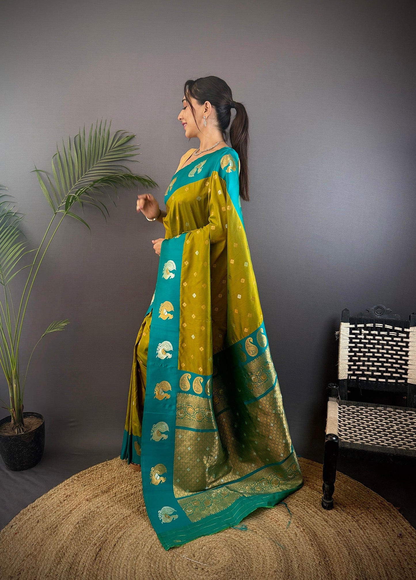 Elora Light Green Soft Silk Butti Zari Weaving Contrast Weaving Border Banarasi Saree
