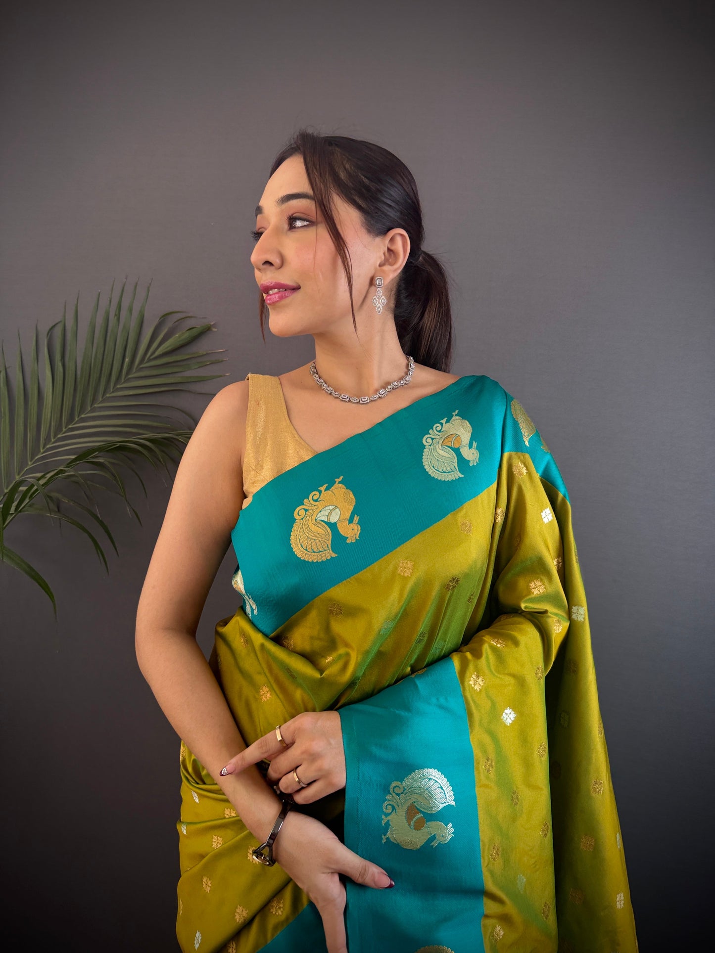 Elora Light Green Soft Silk Butti Zari Weaving Contrast Weaving Border Banarasi Saree