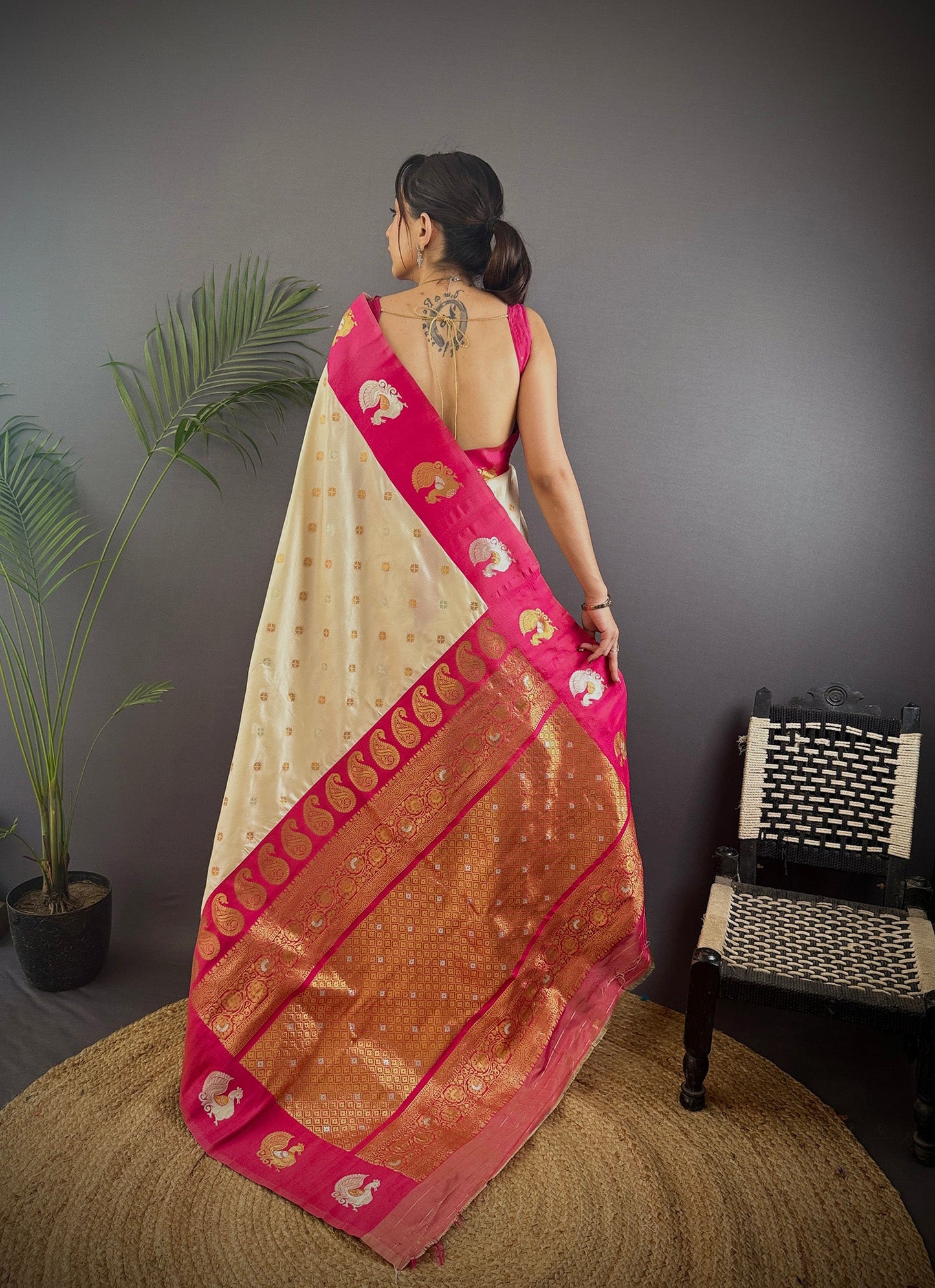 Elora Off White Soft Silk Butti Zari Weaving Contrast Weaving Border Banarasi Saree