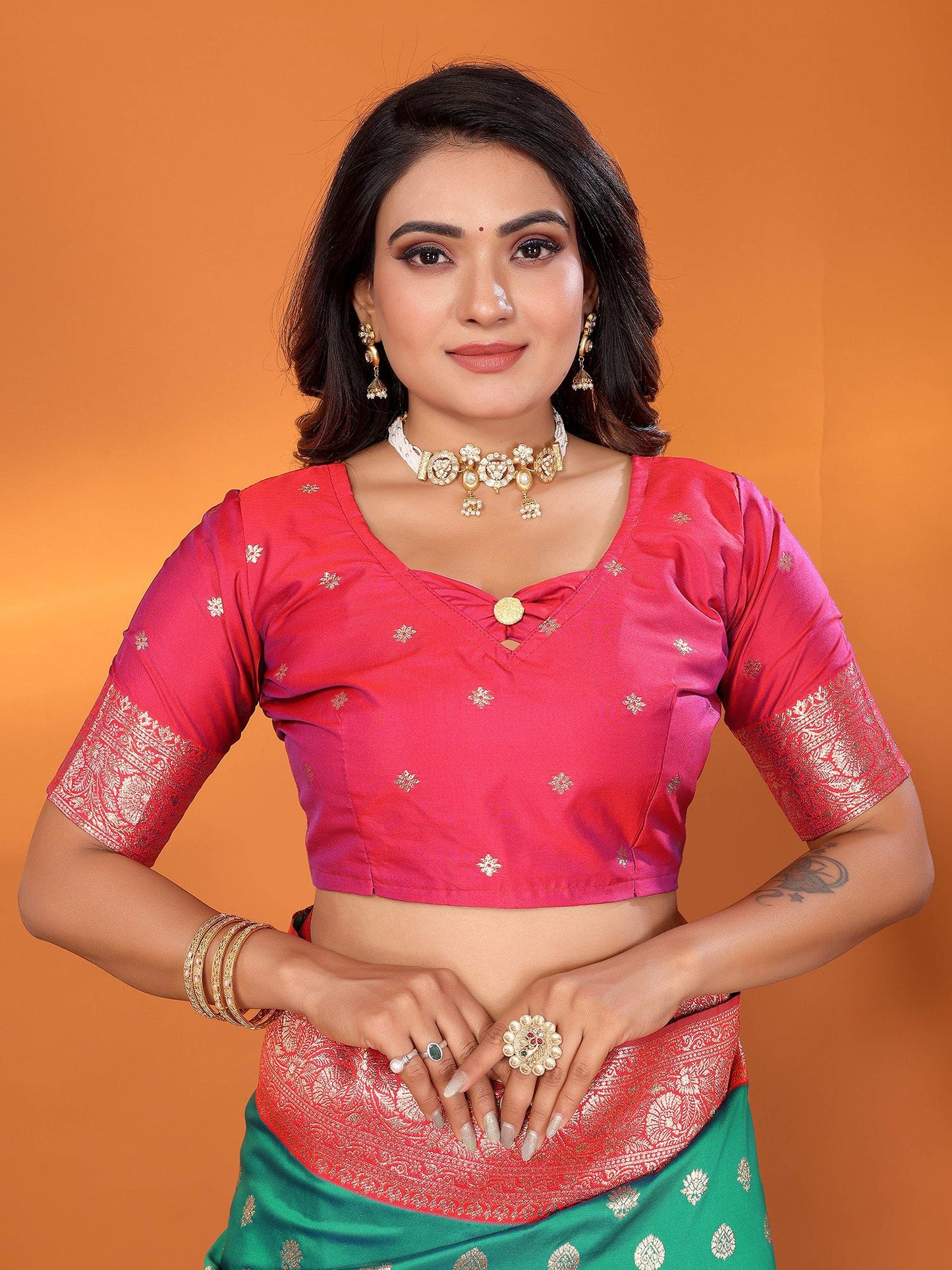 Elora Green Soft Silk Butti Zari Weaving Contrast Weaving Border Banarasi Saree