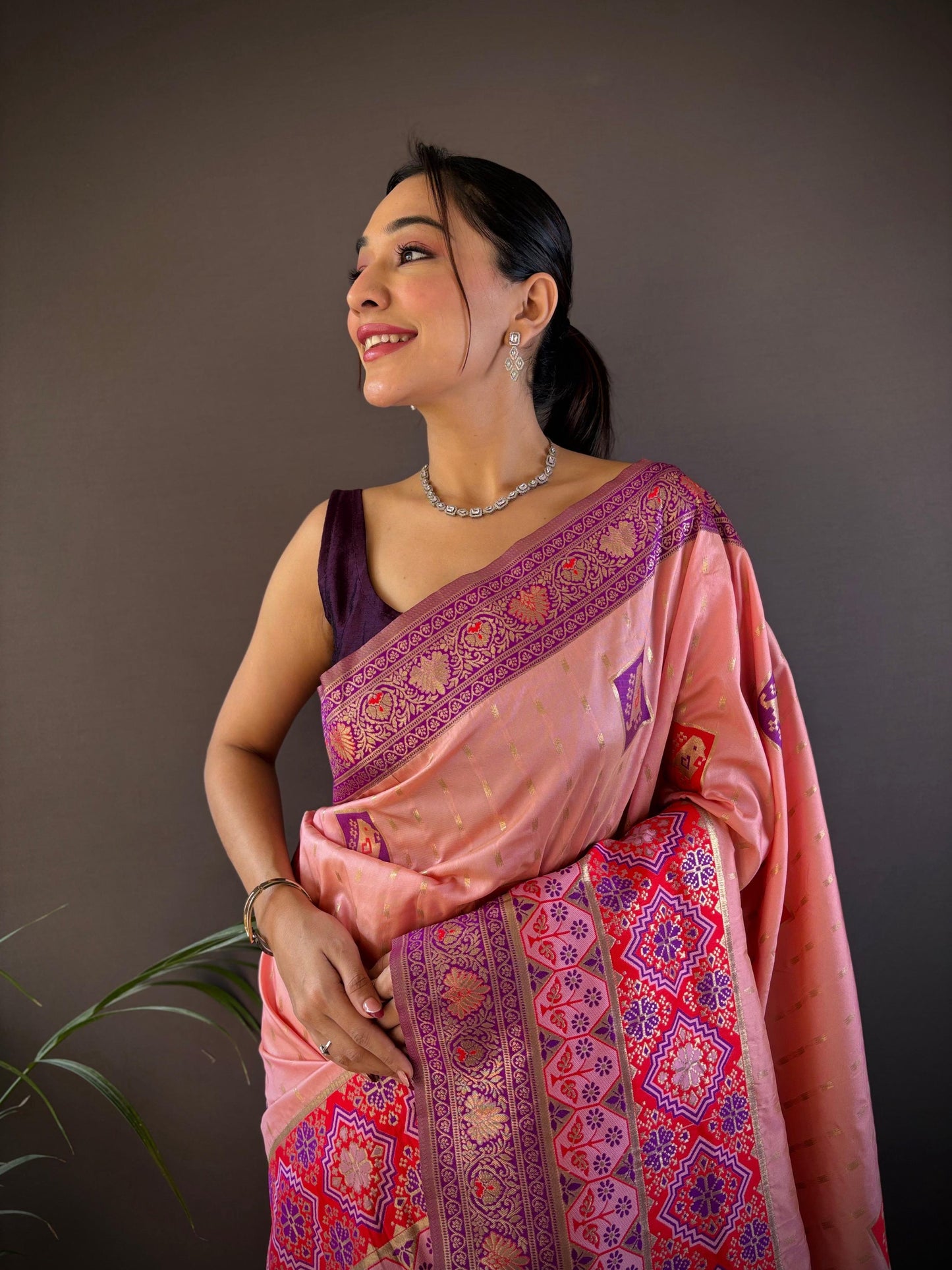 Elora Light Pink Soft Silk Small Butti Zari Weaving Contrast Weaving Border Banarasi Saree
