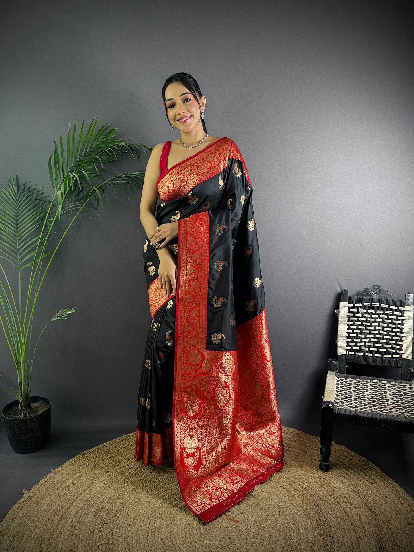 Elora Black Soft Silk Woven Butta Weaving Banarasi With Heavy Zari Border