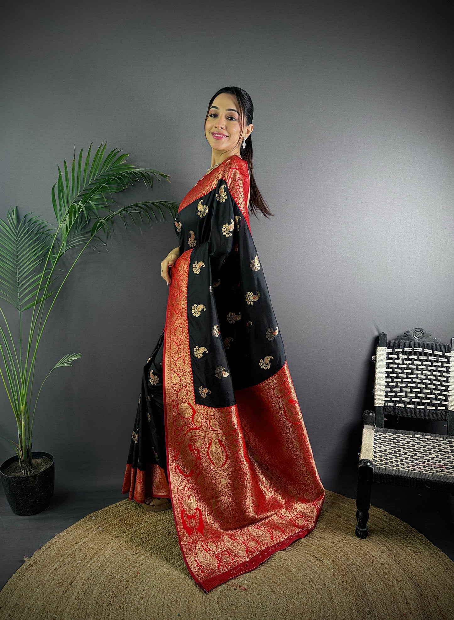 Elora Black Soft Silk Woven Butta Weaving Banarasi With Heavy Zari Border