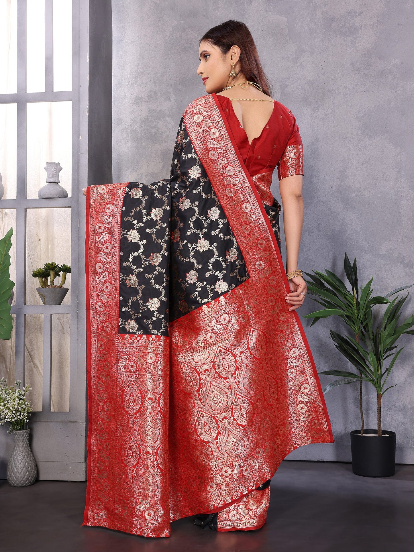 Elora Black Soft Silk Zari Zaal Weaving Banarasi With Contrast Blouse