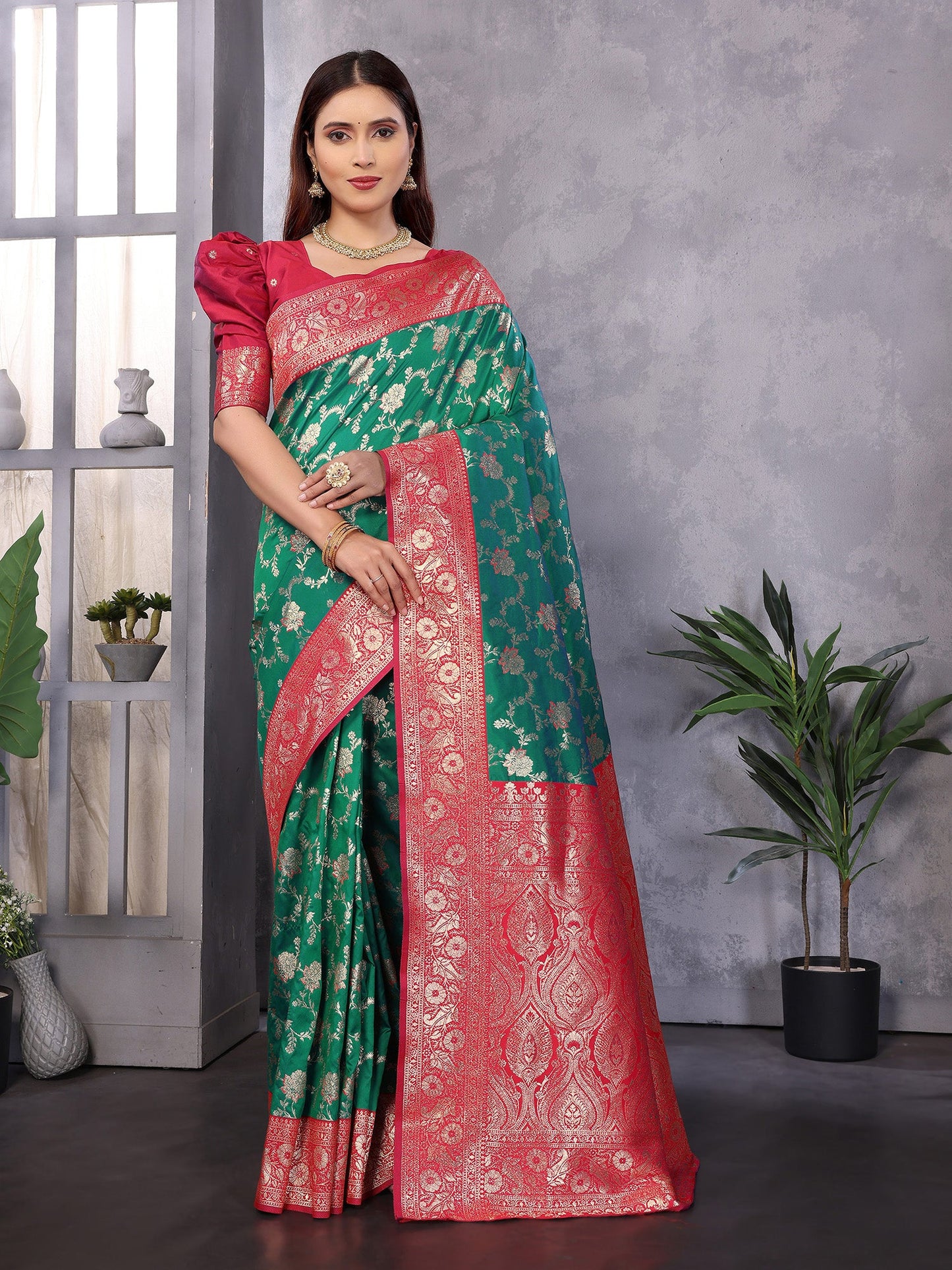 Elora Green Soft Silk Zari Zaal Weaving Banarasi With Contrast Blouse