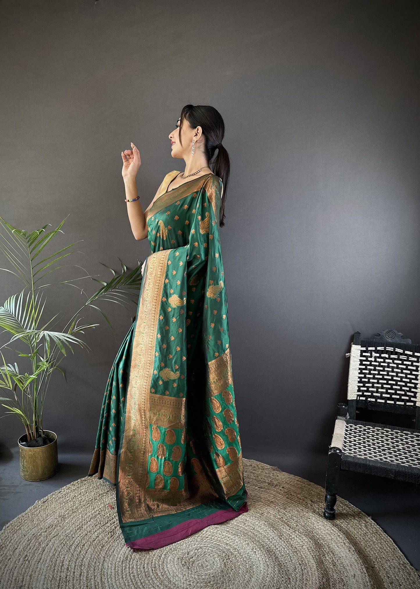 Elora Dark Green Soft Silk Woven Copper Zari Weaving Banarasi Saree With Contrast Blouse