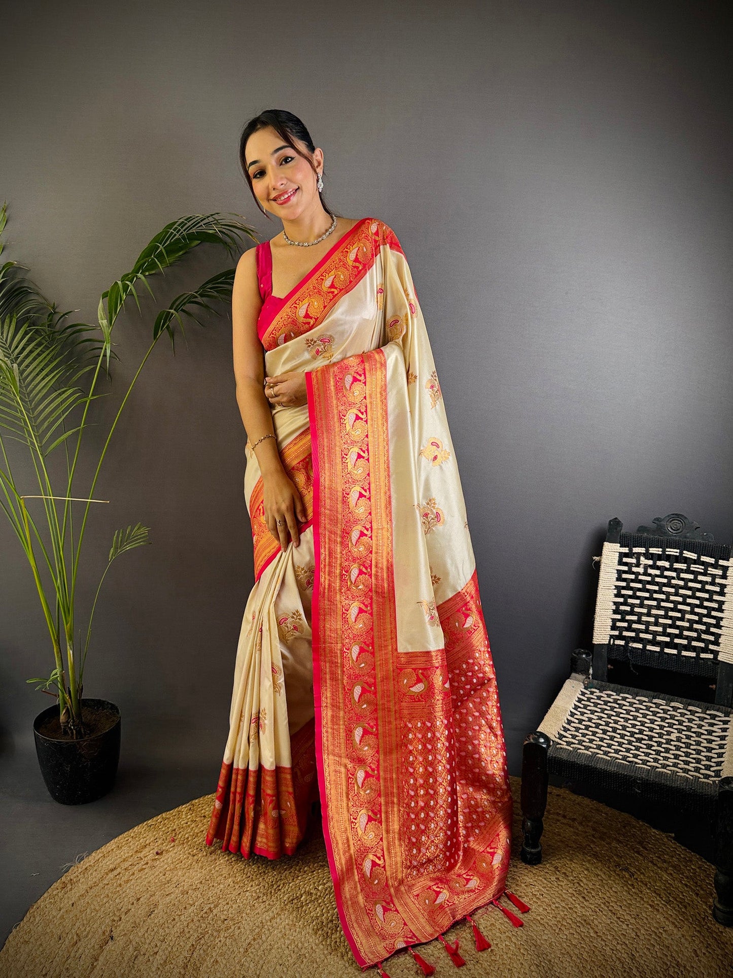 Elora White Soft Silk Floral Butta Zari Weaving Banarasi With Peacock Zari Weaving Border