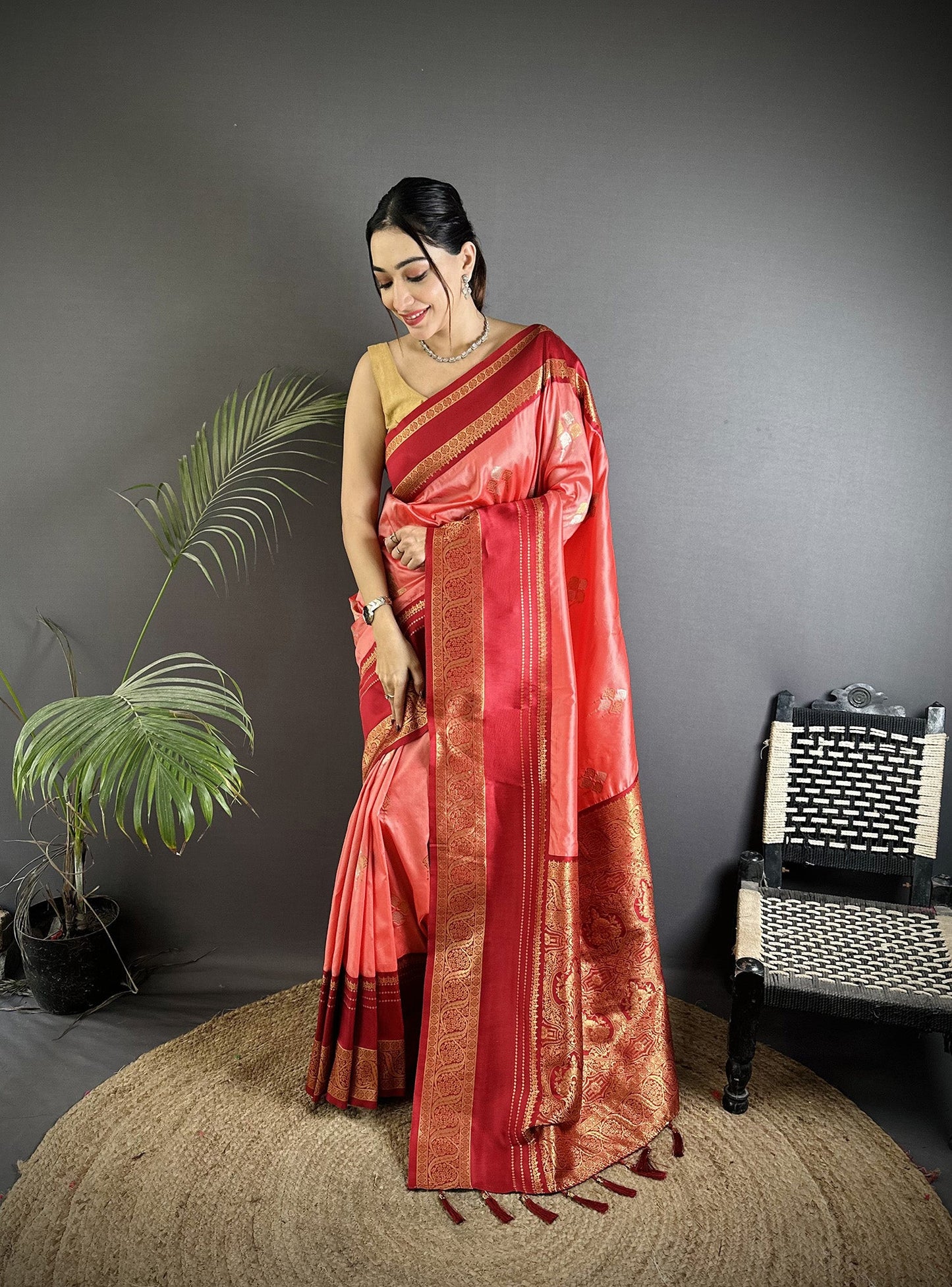 Elora Salmon Pink Soft Silk Woven Dual Zari Work Banarasi Saree