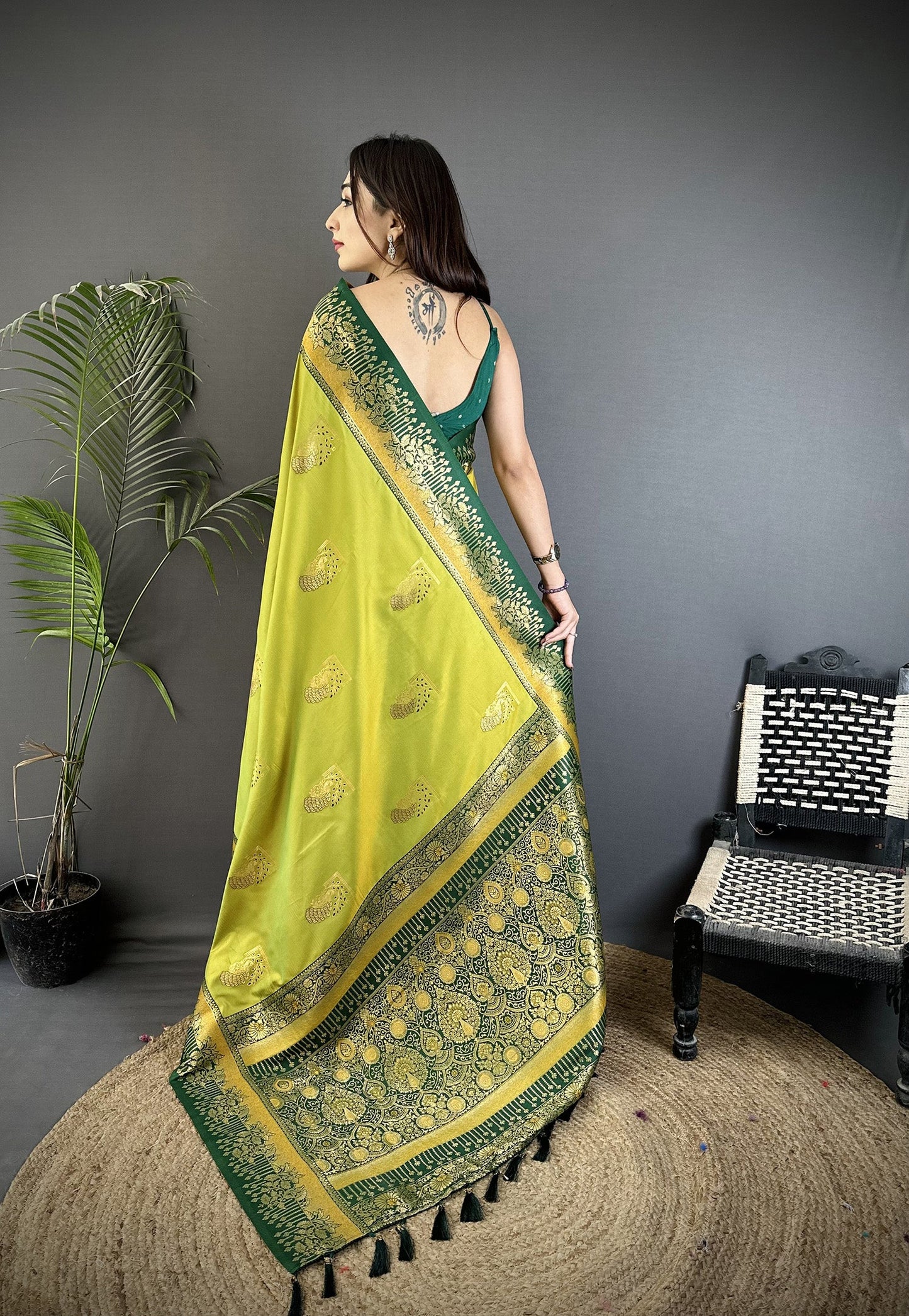 Elora Light Green Soft Silk Dual Zari Peacock Butta Worked Banarasi Saree