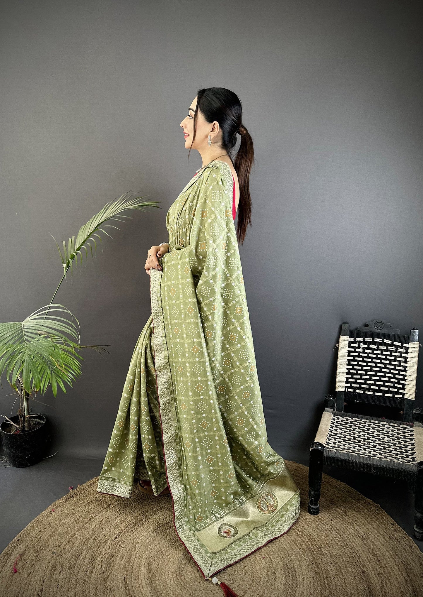 Elora Mehendi Green Vichitra Silk Bandhej Bandhani With Stone & Sequence Work Saree