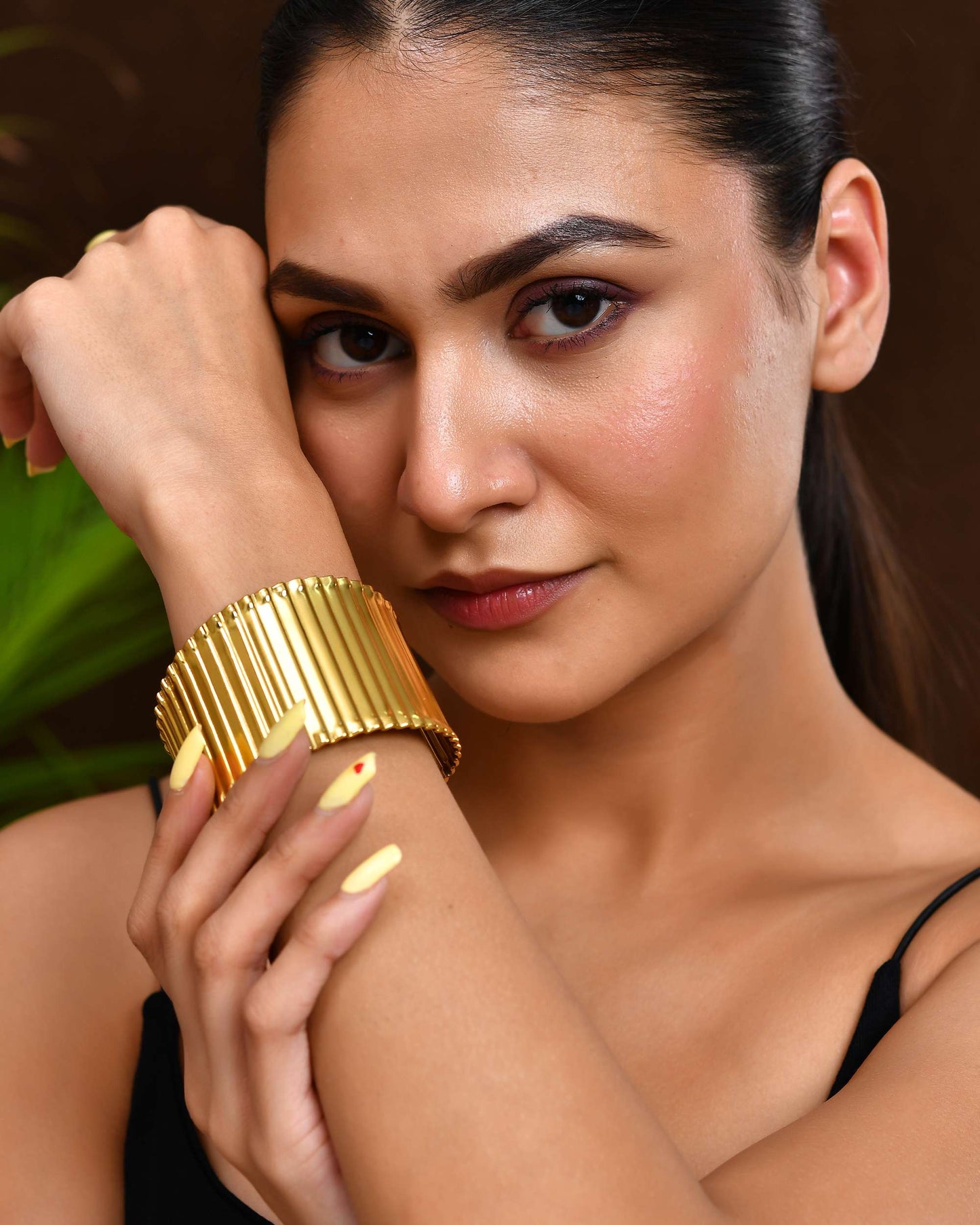 Jewels Nest Textured Vertical Line Gold Cuff Bracelet