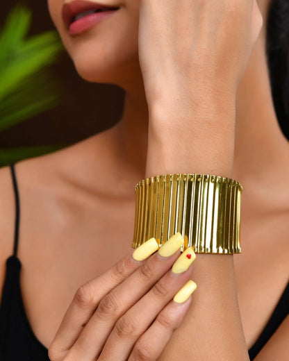 Jewels Nest Textured Vertical Line Gold Cuff Bracelet