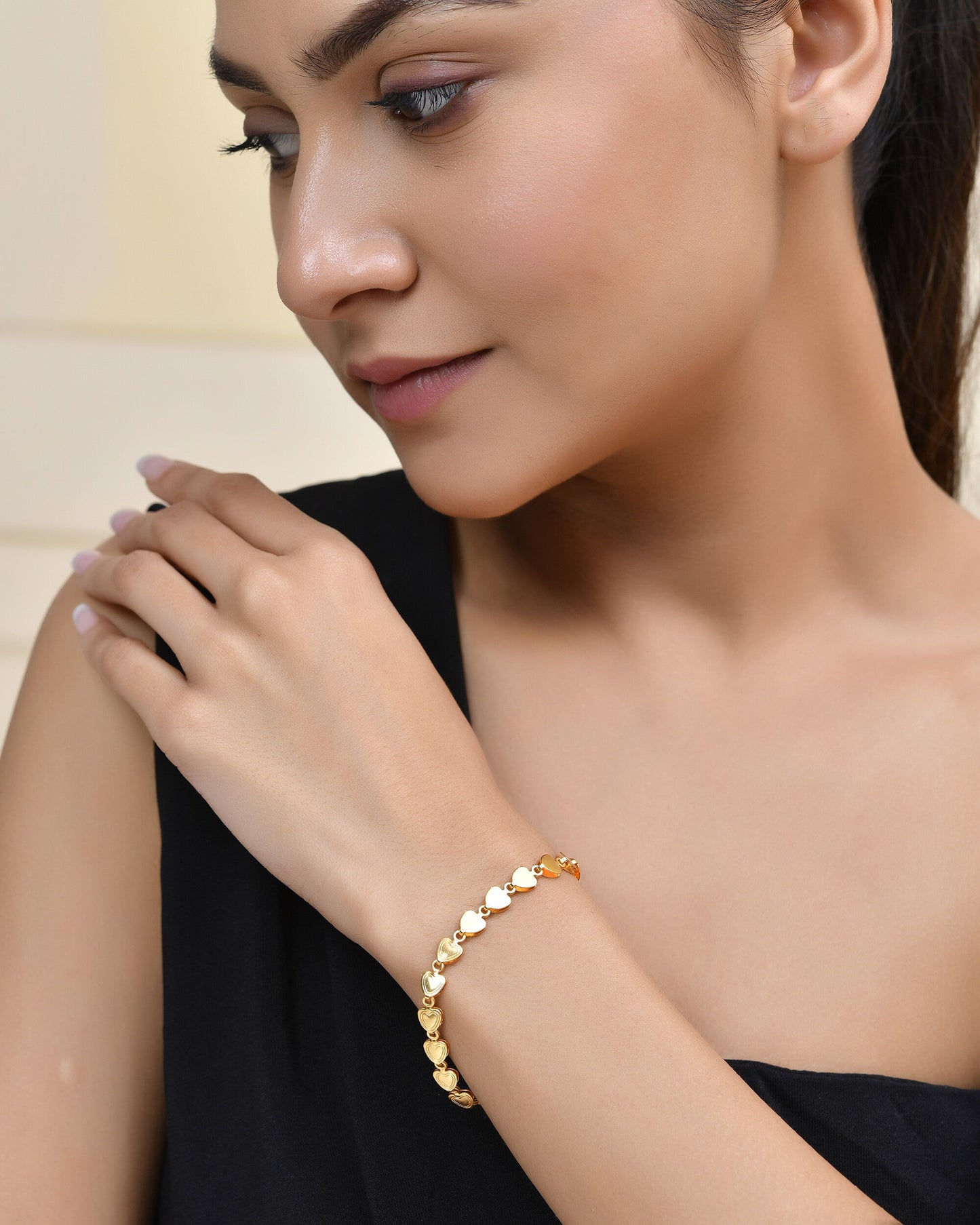 Jewels Nest Elegant Fancy Gold Bracelet with Heart-Shaped Links