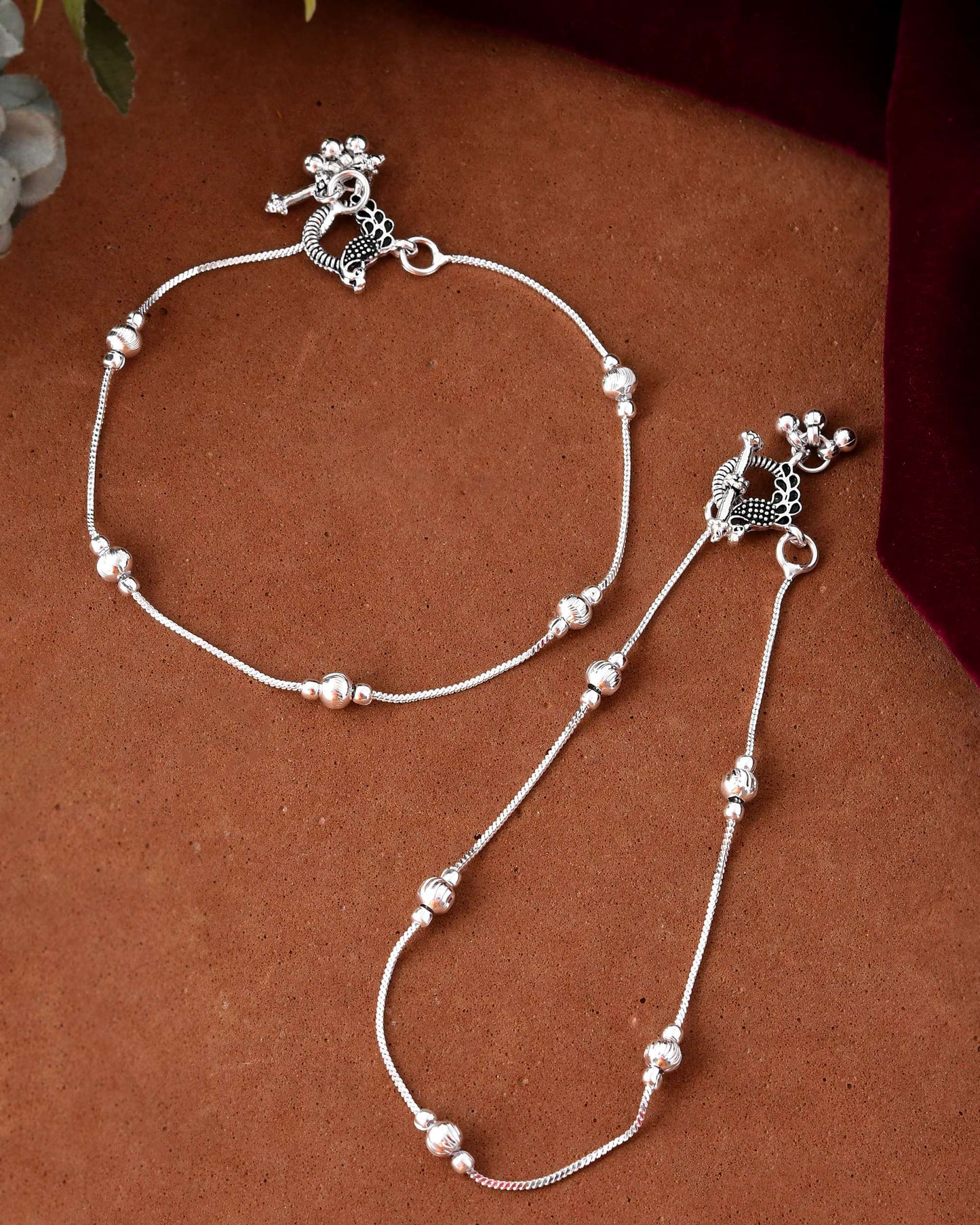 Jewels Nest Set of 2 Traditional Silver-Plated Ball & Chain Anklets