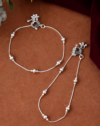 Jewels Nest Set of 2 Traditional Silver-Plated Ball & Chain Anklets