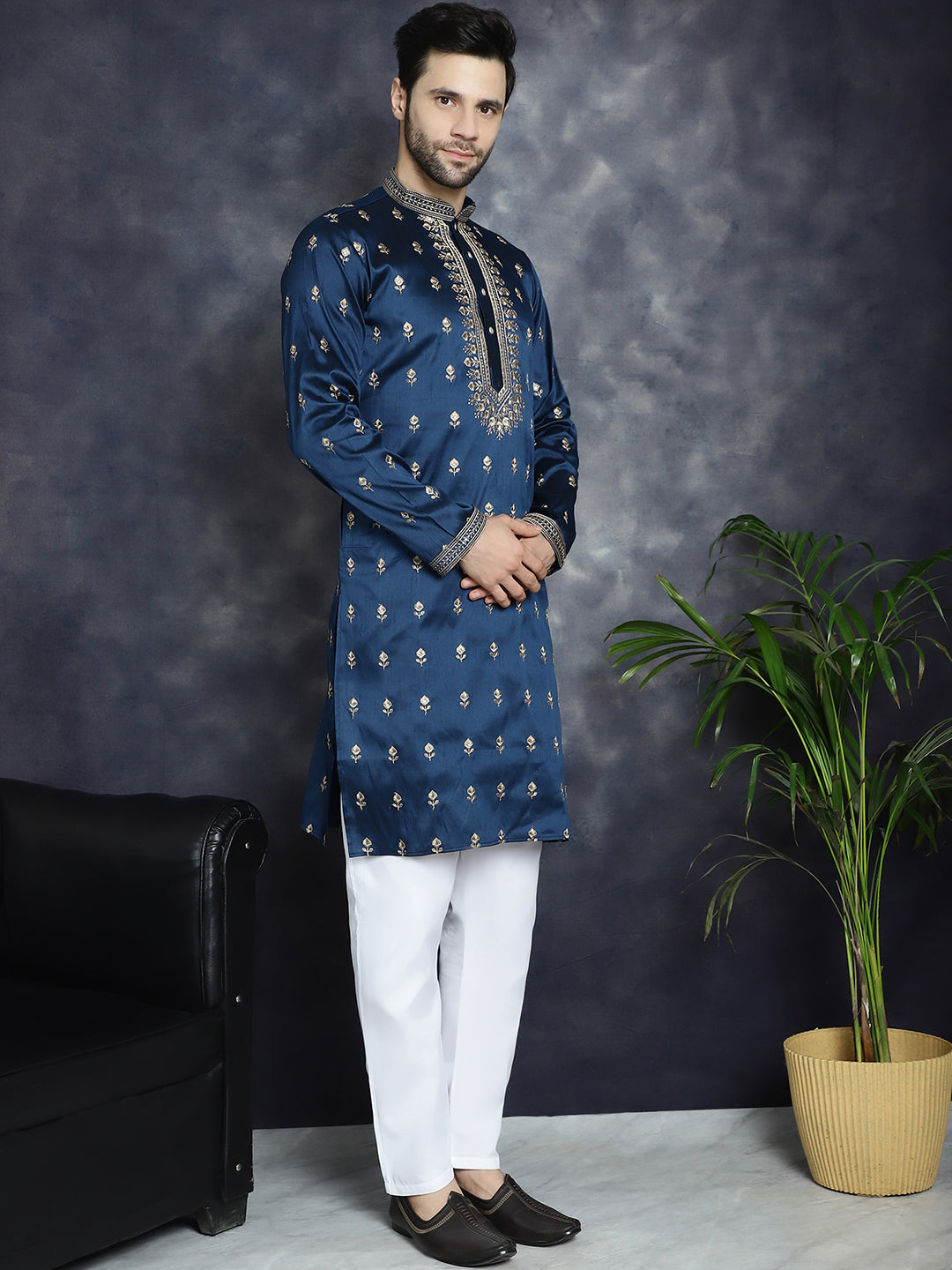 Jompers Men's Navy Blue Chikankari Embroidered Kurta With Pyjama