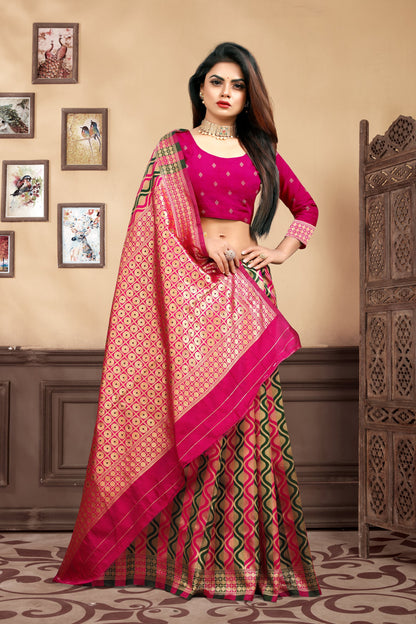Vedant Vastram Litchi Silk Designer Banarasi Saree - Magenta