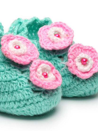 Chutput Kids Woollen Hand Knitted Flower Detailed Booties - Green