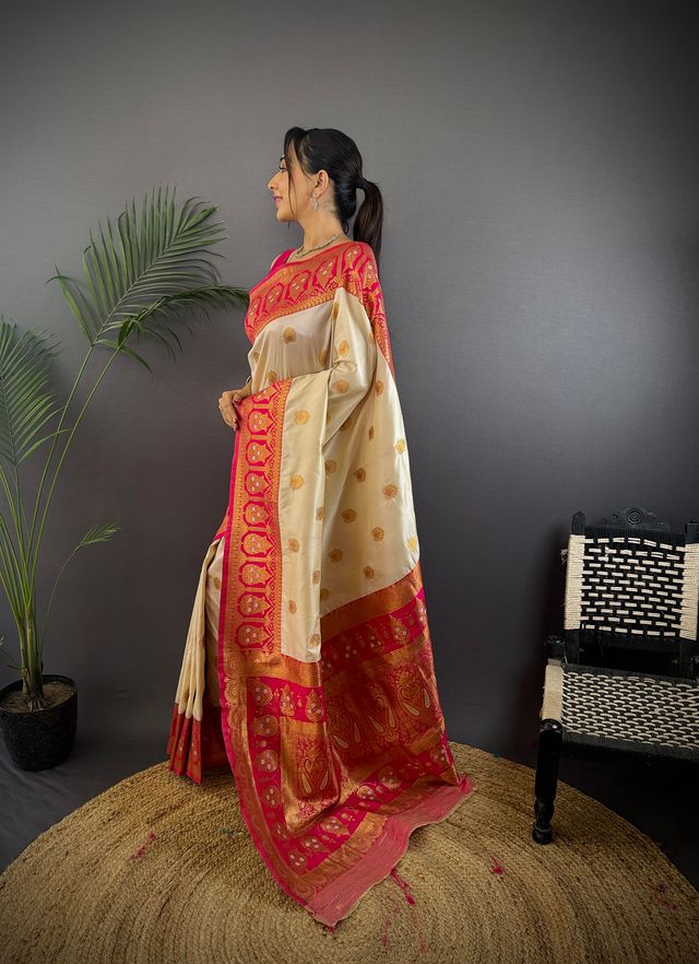 Elora White Soft Silk Butti Zari Weaving Constrast Pallu Banarasi Saree