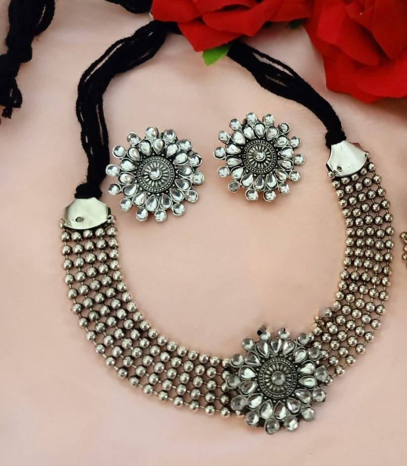 Mominos Fashion Silver color Necklace with Kundan work Mangalsutra