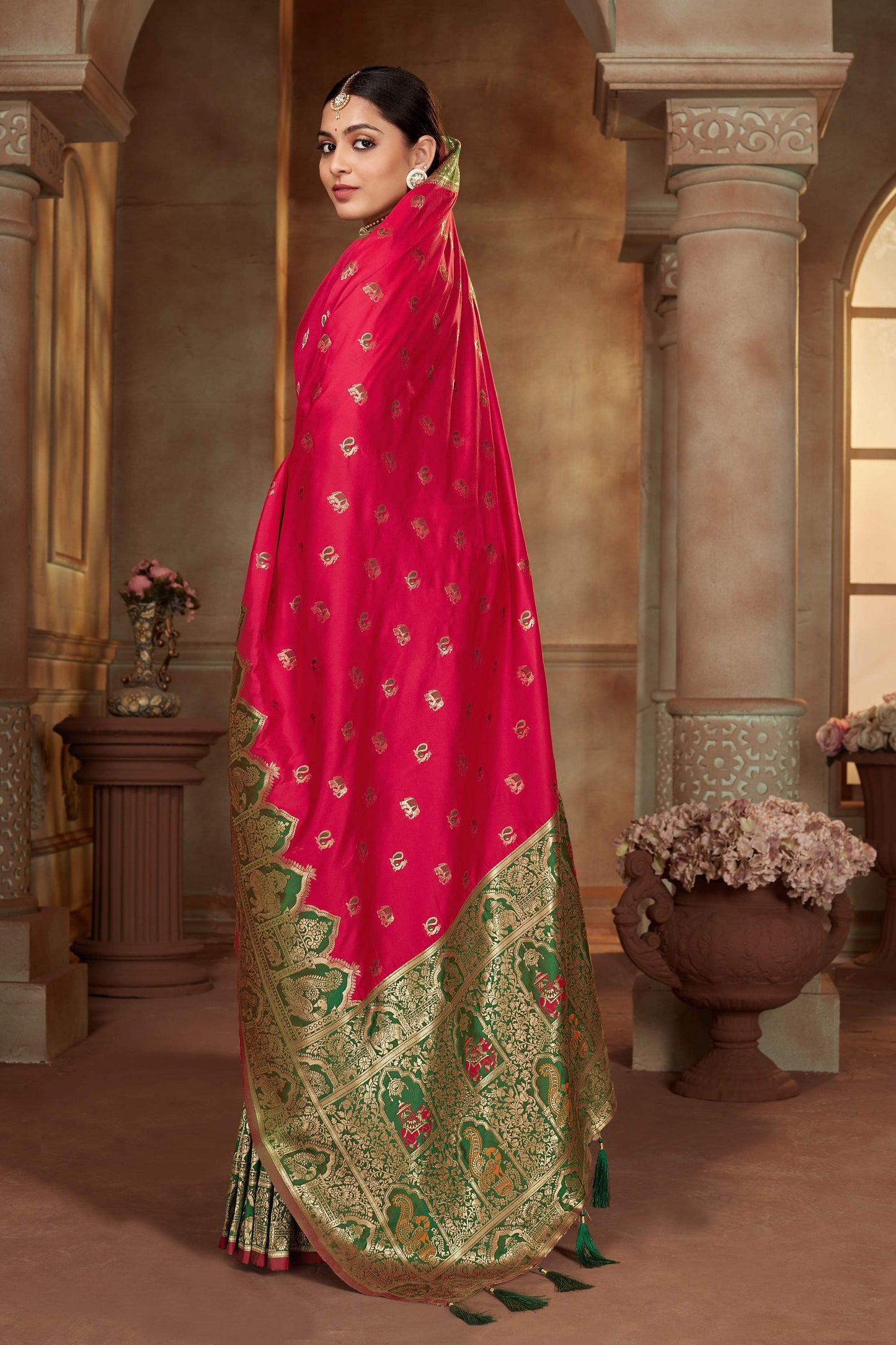 MANOHARI Banarasi Silk Blend Jacquard Work Saree - Pink