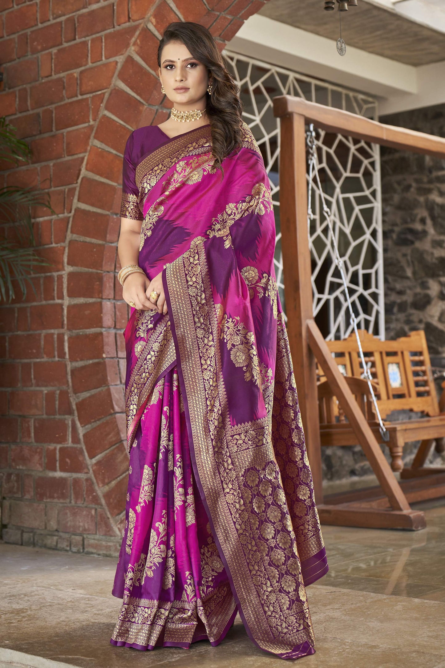 MANOHARI Banarasi Silk Blend Jacquard Work Saree - Purple