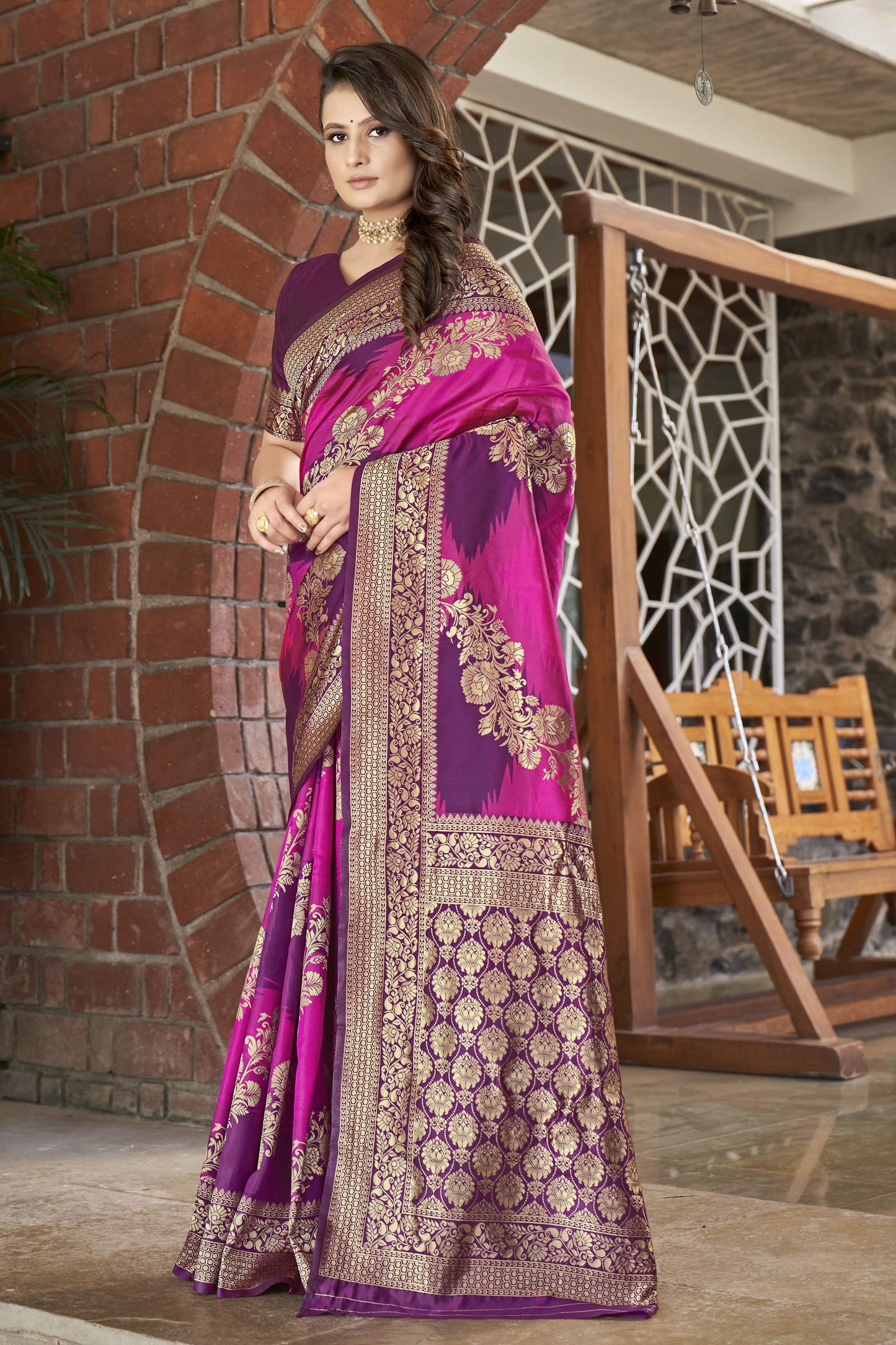 MANOHARI Banarasi Silk Blend Jacquard Work Saree - Purple