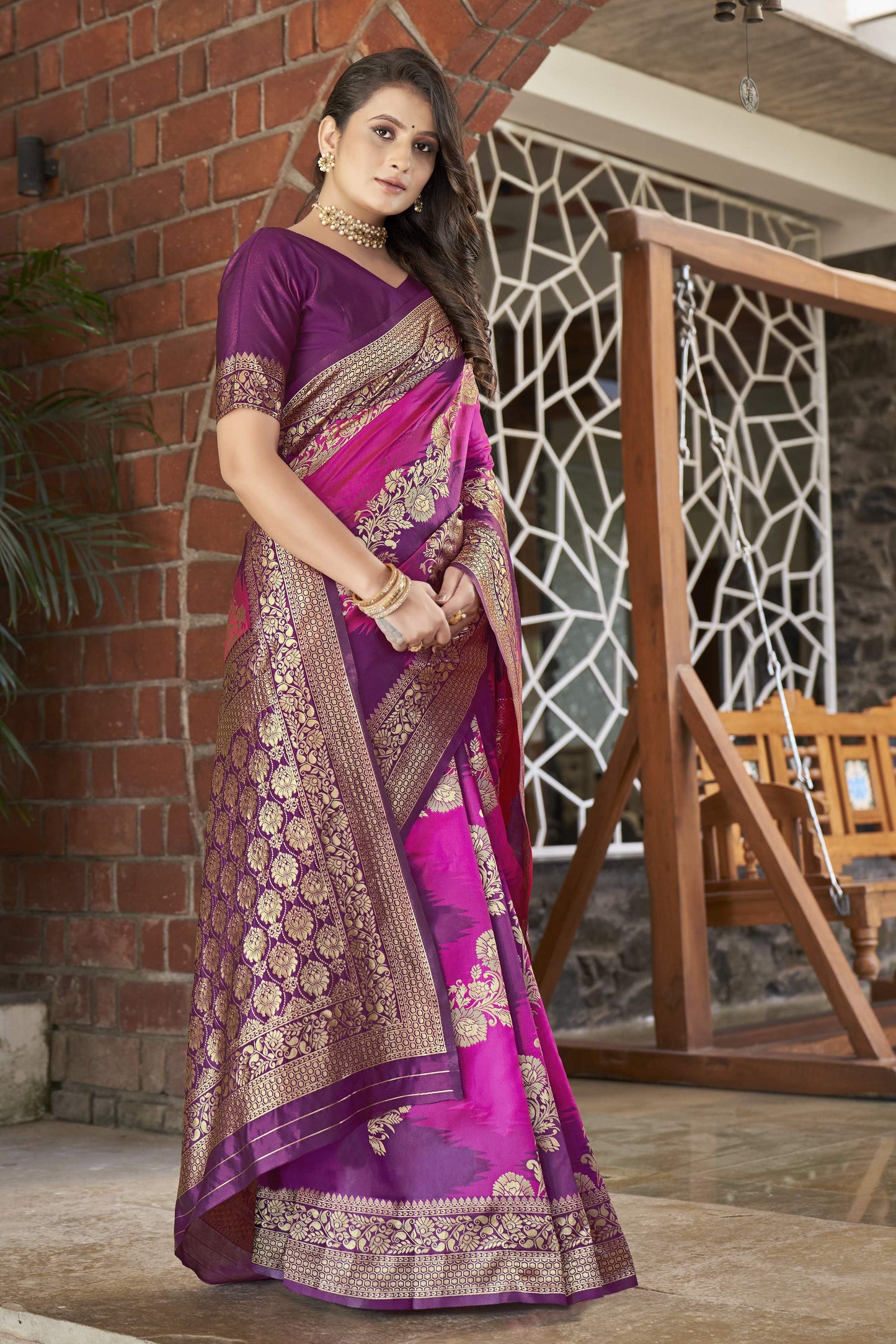 MANOHARI Banarasi Silk Blend Jacquard Work Saree - Purple