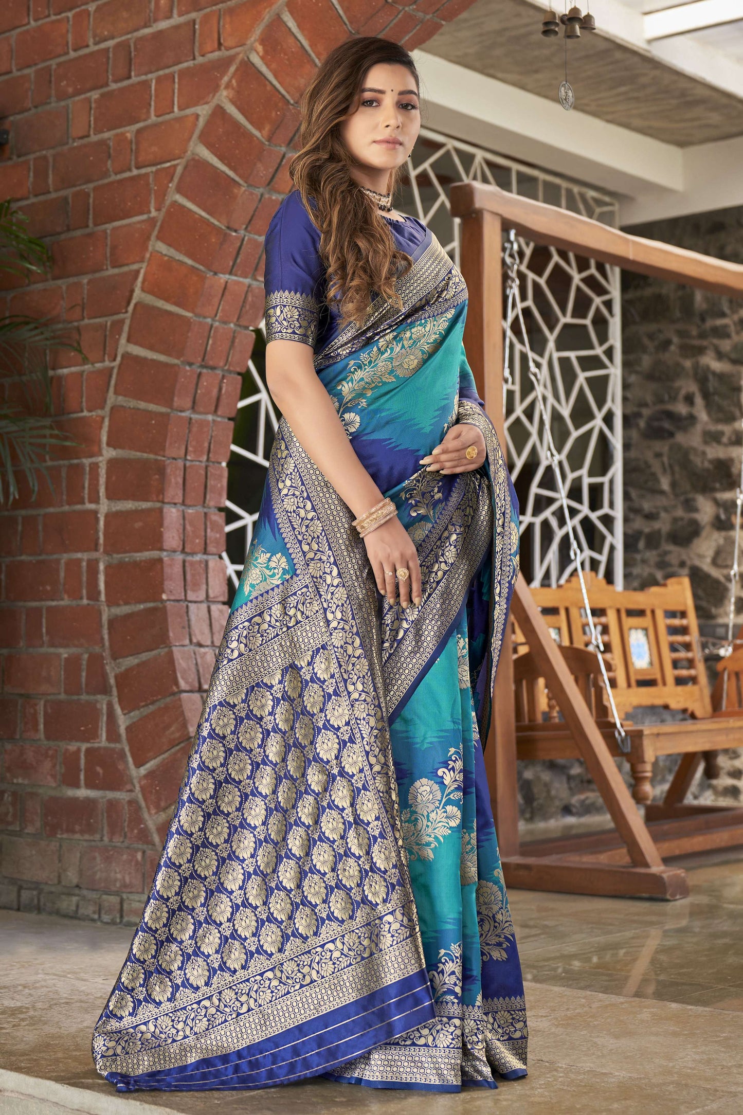 MANOHARI Banarasi Silk Blend Jacquard Work Saree - Blue