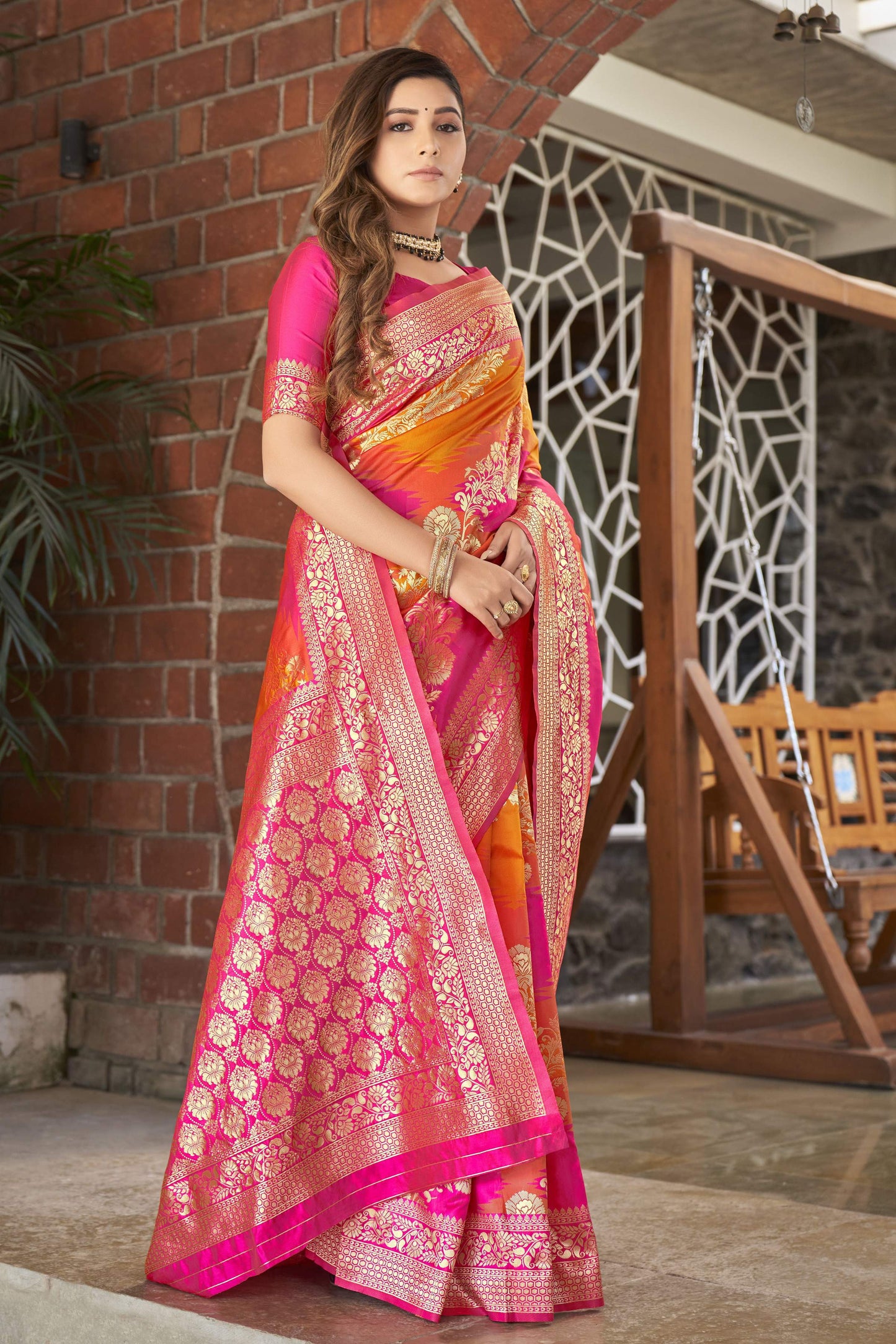 MANOHARI Banarasi Silk Blend Jacquard Work Saree - Pink