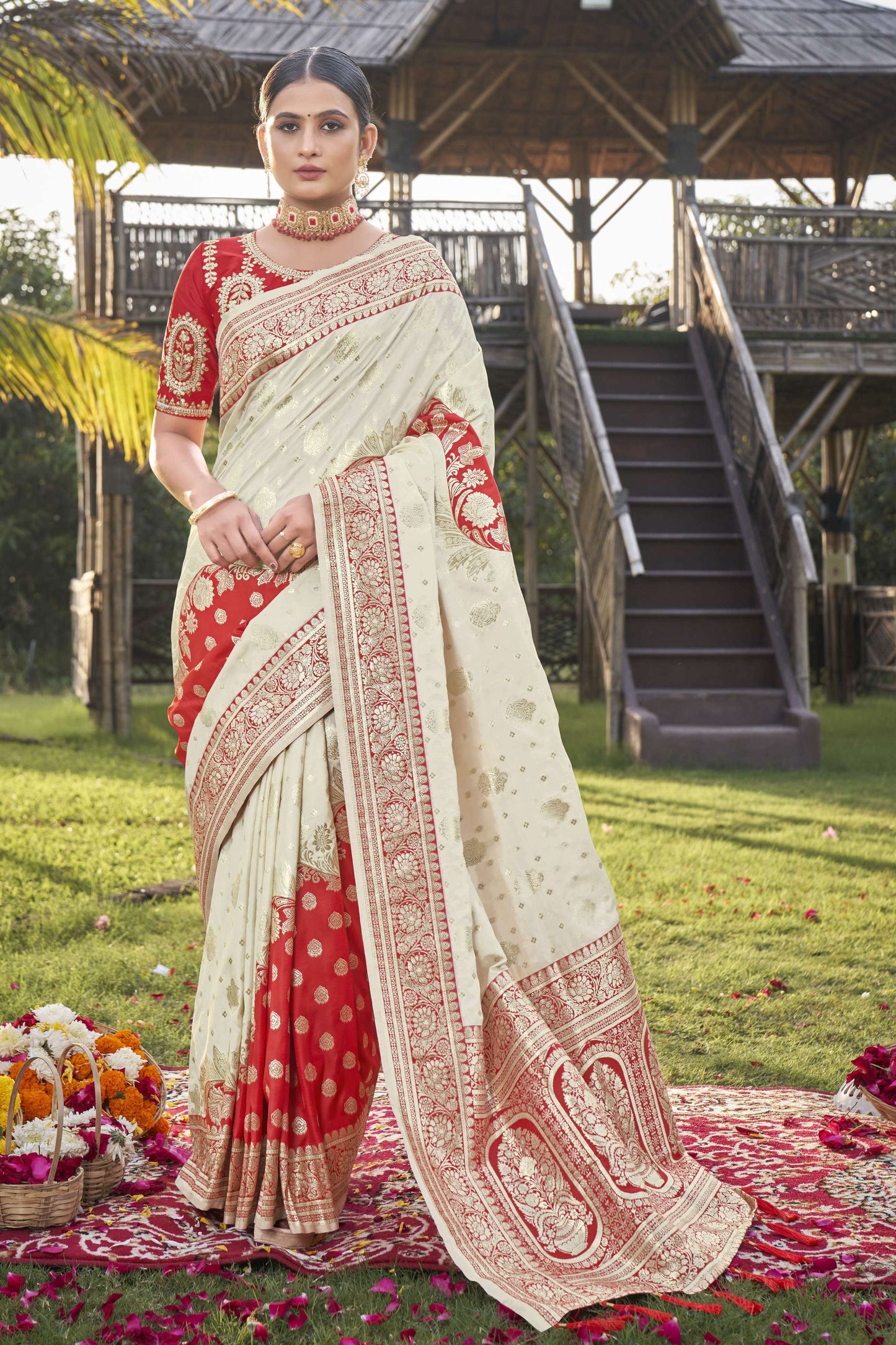 MANOHARI Banarasi Silk Blend Jacquard Work Saree - Red
