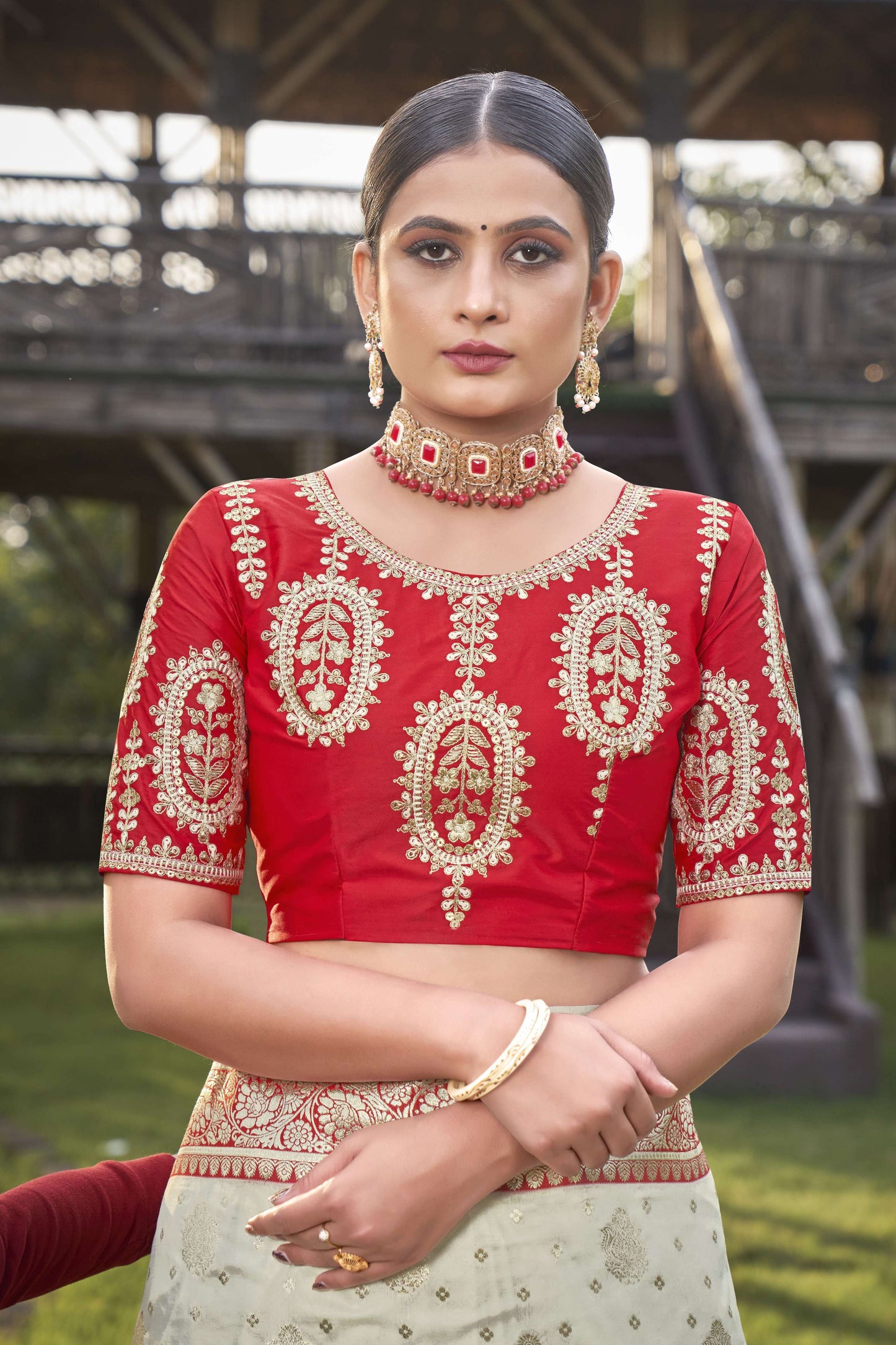 MANOHARI Banarasi Silk Blend Jacquard Work Saree - Red