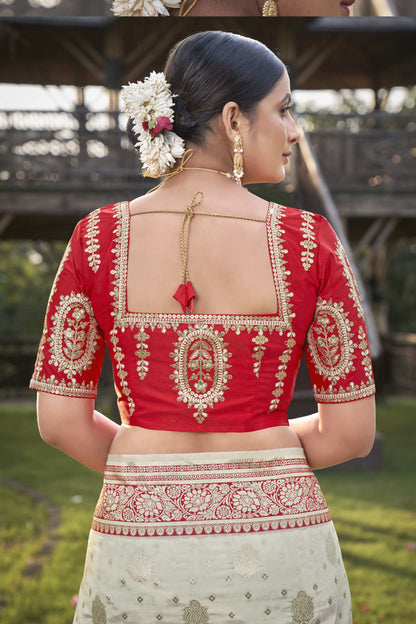MANOHARI Banarasi Silk Blend Jacquard Work Saree - Red