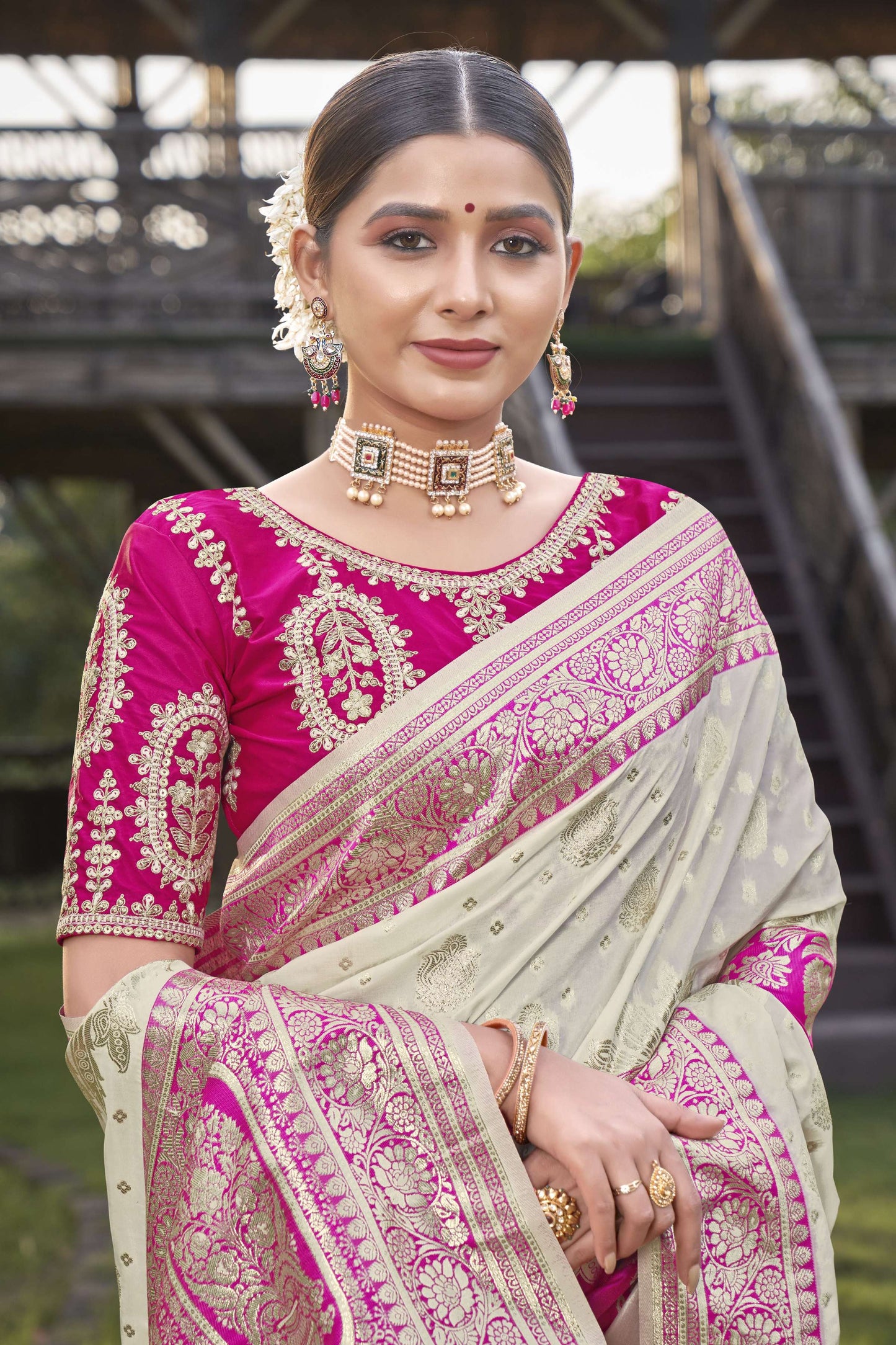 MANOHARI Banarasi Silk Blend Jacquard Work Saree - Pink