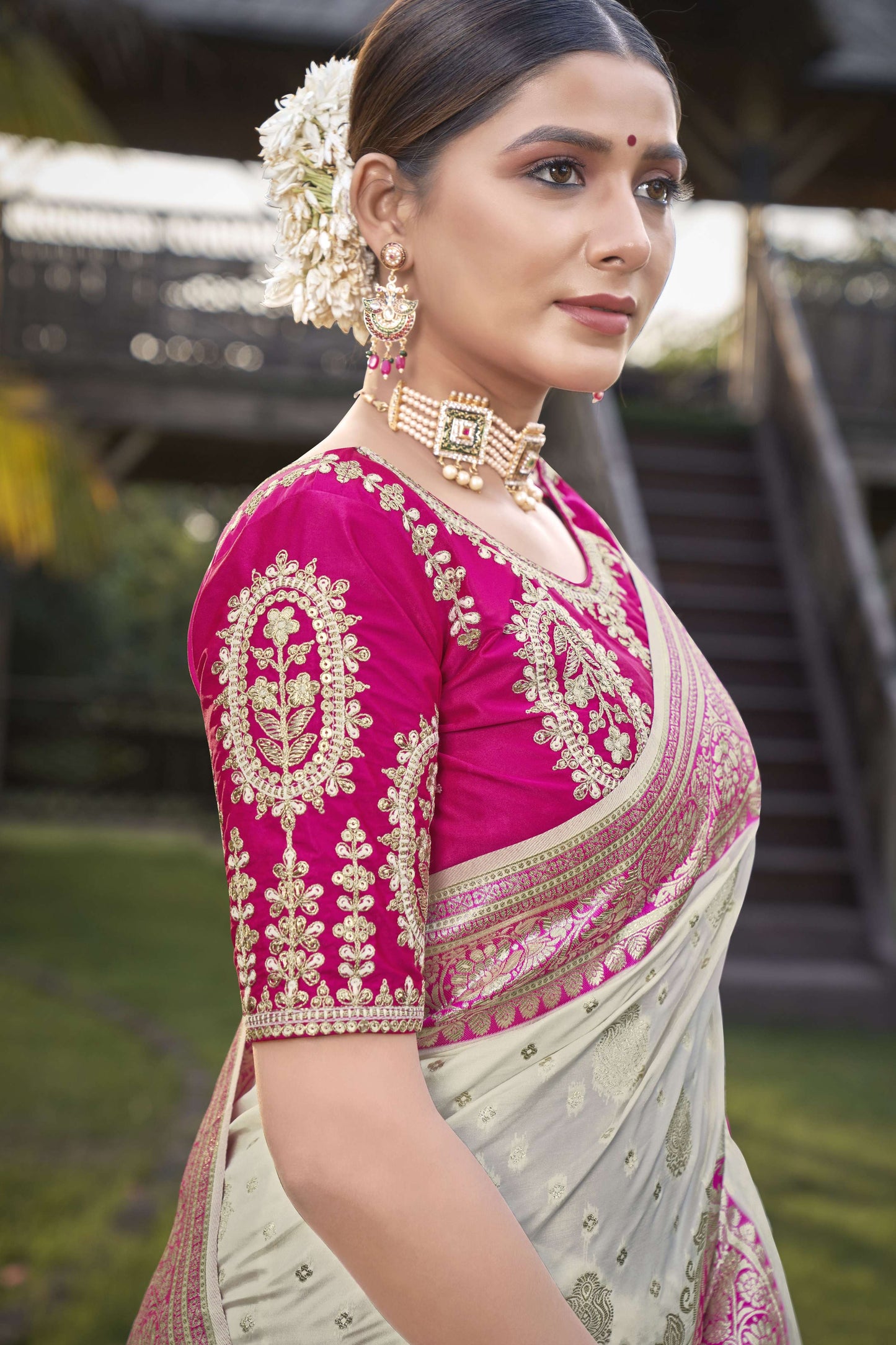 MANOHARI Banarasi Silk Blend Jacquard Work Saree - Pink