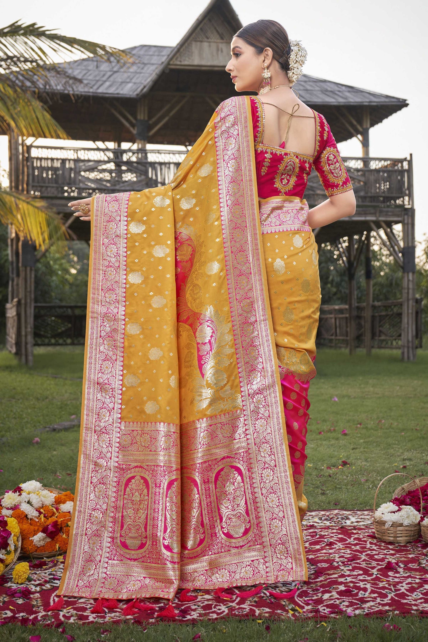 MANOHARI Banarasi Silk Blend Jacquard Work Saree - Yellow