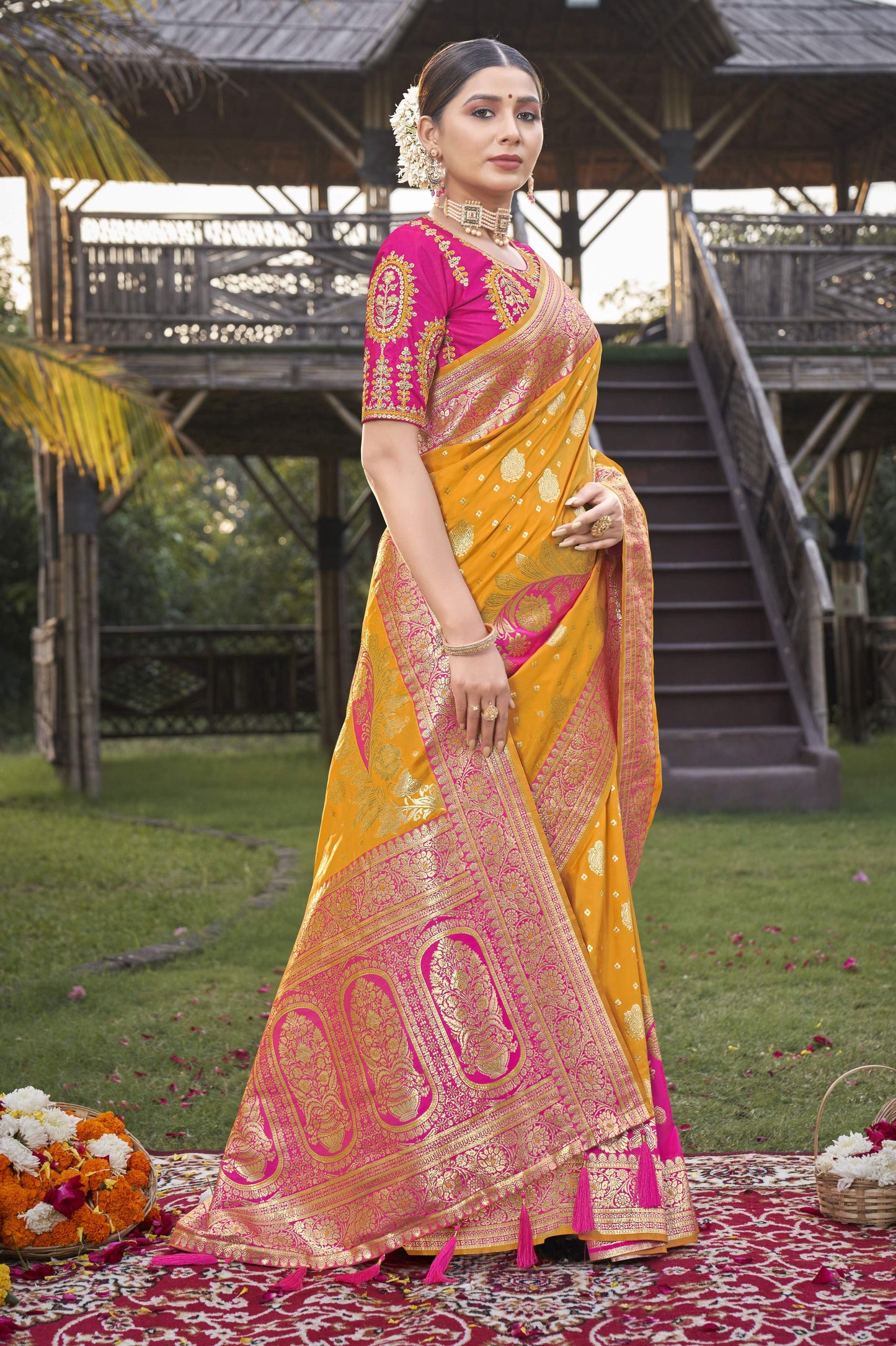 MANOHARI Banarasi Silk Blend Jacquard Work Saree - Yellow