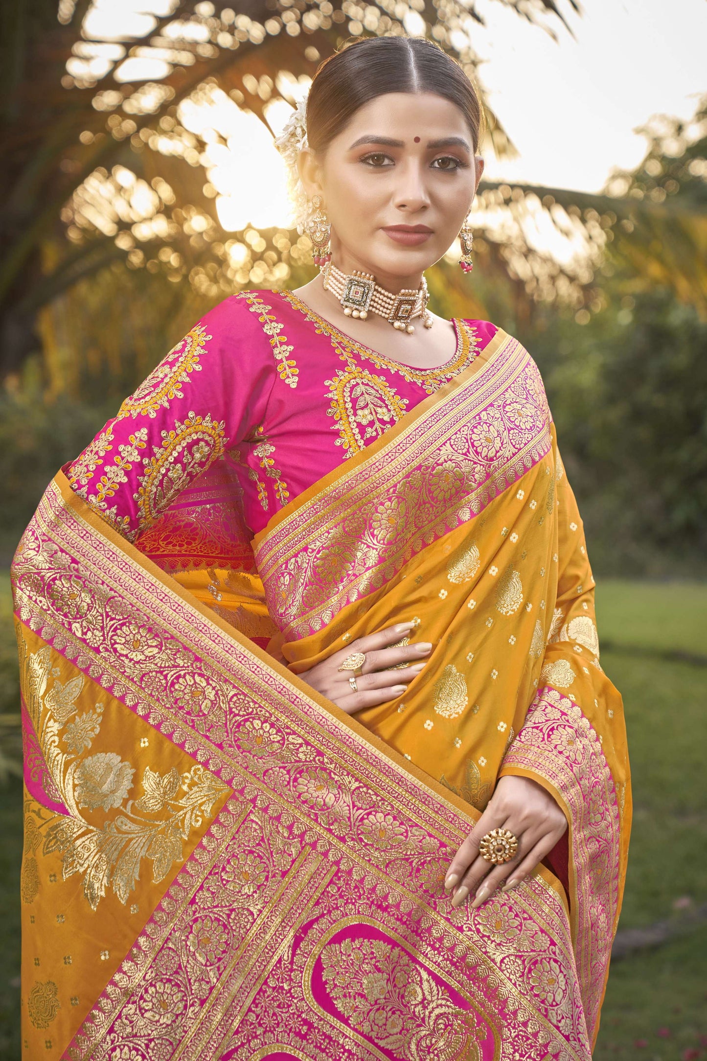 MANOHARI Banarasi Silk Blend Jacquard Work Saree - Yellow