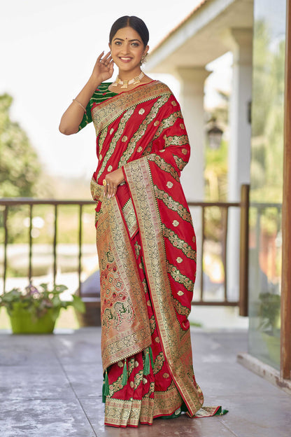 MANOHARI Banarasi Silk Blend Jacquard Work Saree - Red