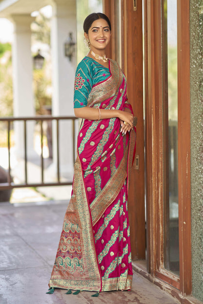 MANOHARI Banarasi Silk Blend Jacquard Work Saree - Pink