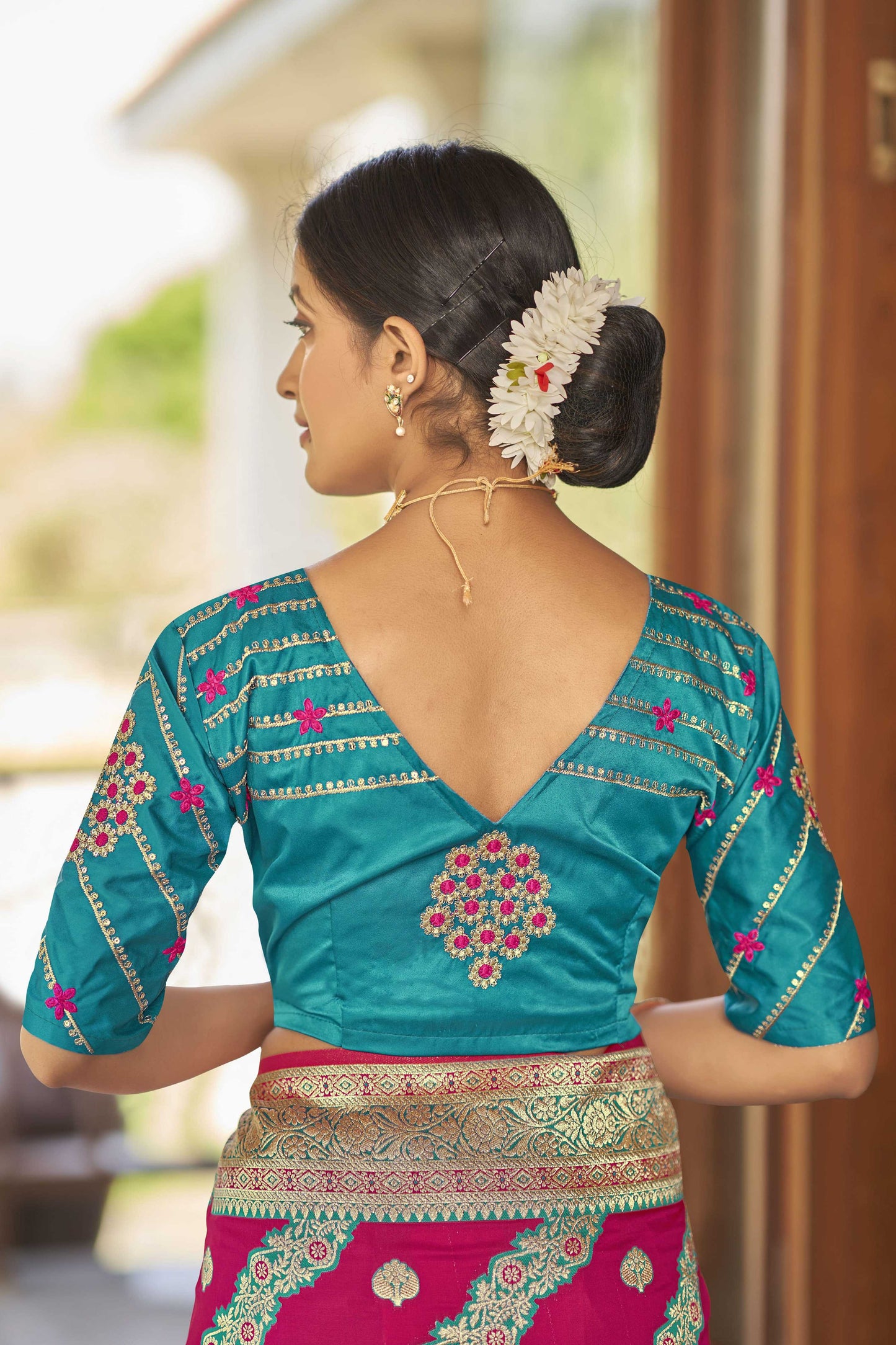 MANOHARI Banarasi Silk Blend Jacquard Work Saree - Pink