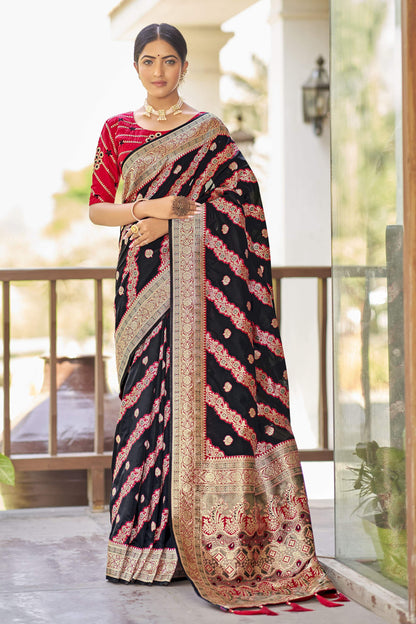 MANOHARI Banarasi Silk Blend Jacquard Work Saree - Black