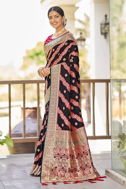 MANOHARI Banarasi Silk Blend Jacquard Work Saree - Black