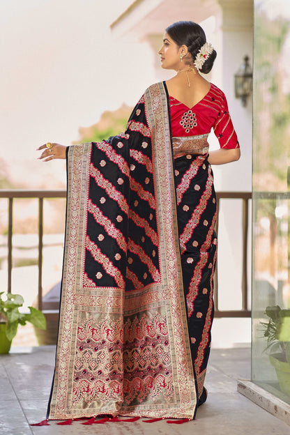 MANOHARI Banarasi Silk Blend Jacquard Work Saree - Black