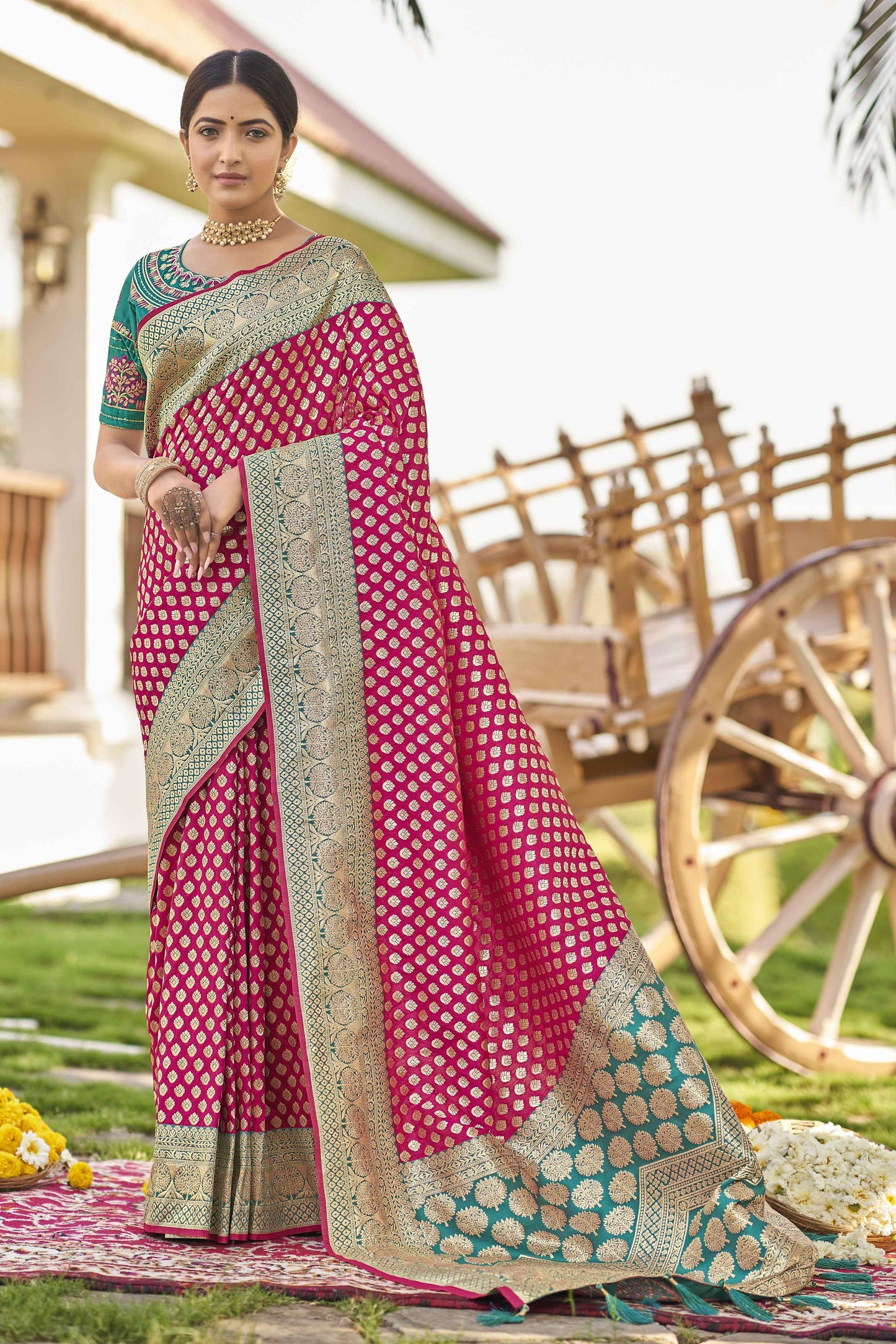 MANOHARI Banarasi Silk Blend Jacquard Work Saree - Pink