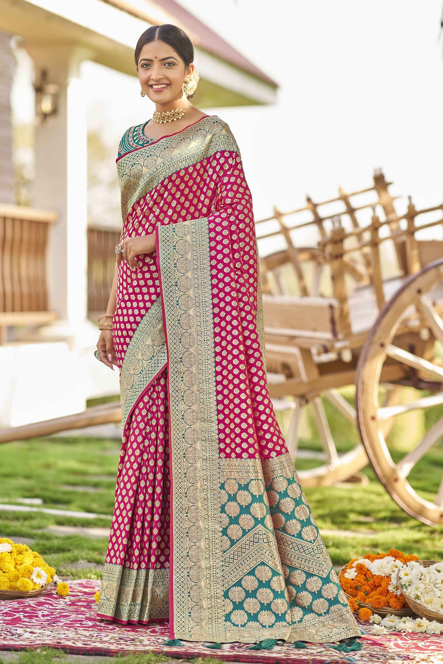 MANOHARI Banarasi Silk Blend Jacquard Work Saree - Pink