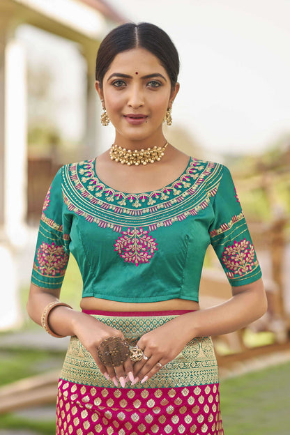 MANOHARI Banarasi Silk Blend Jacquard Work Saree - Pink