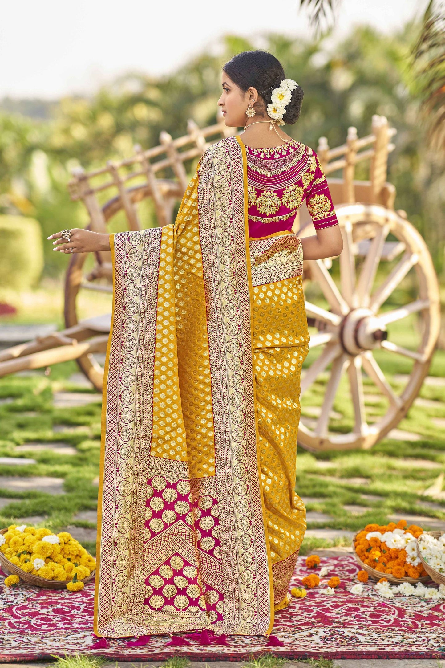 MANOHARI Banarasi Silk Blend Jacquard Work Saree - Yellow